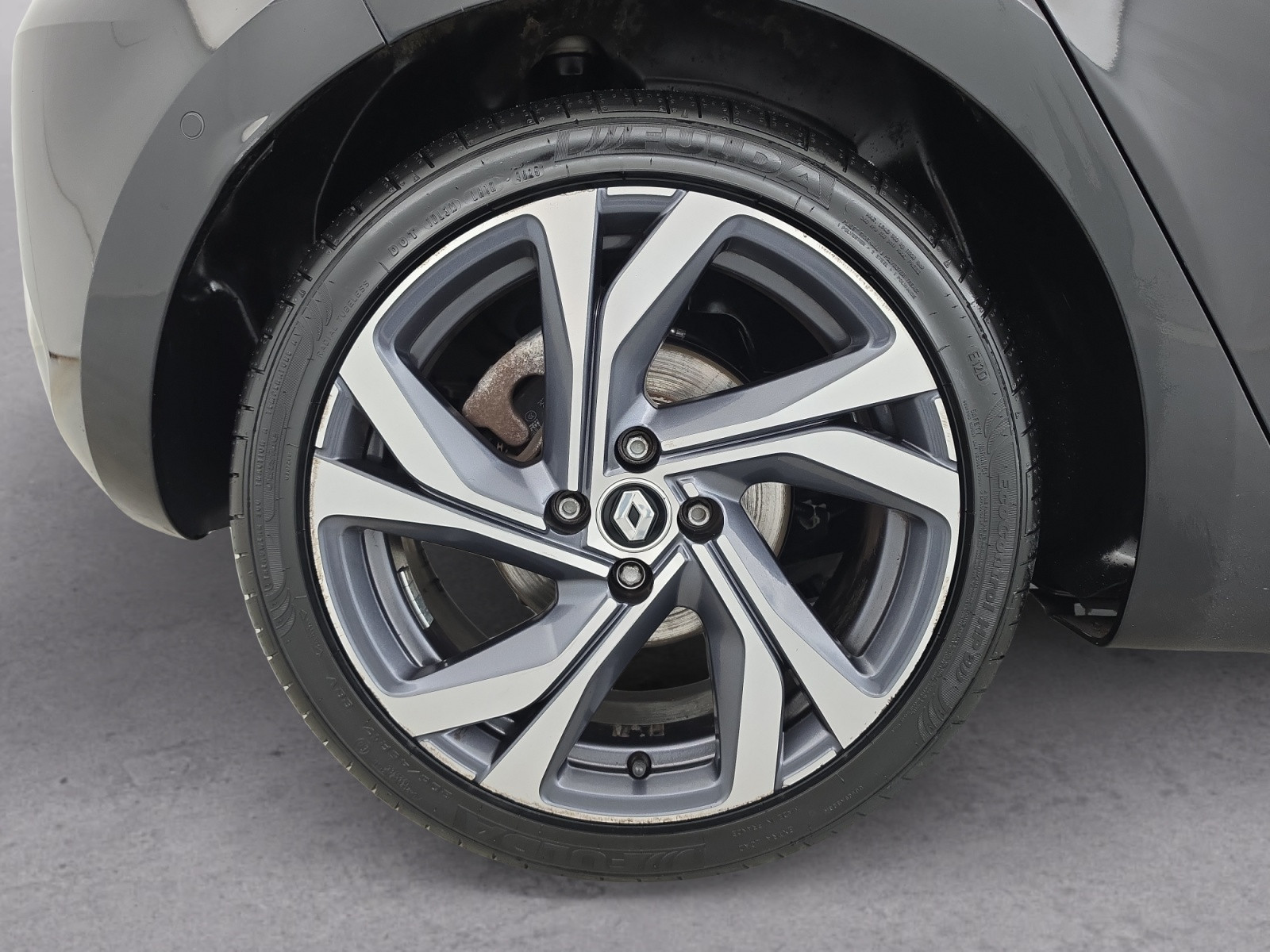 Vente en ligne Renault Clio 5 Clio E-Tech 140 - 21N au prix de 13 990 €