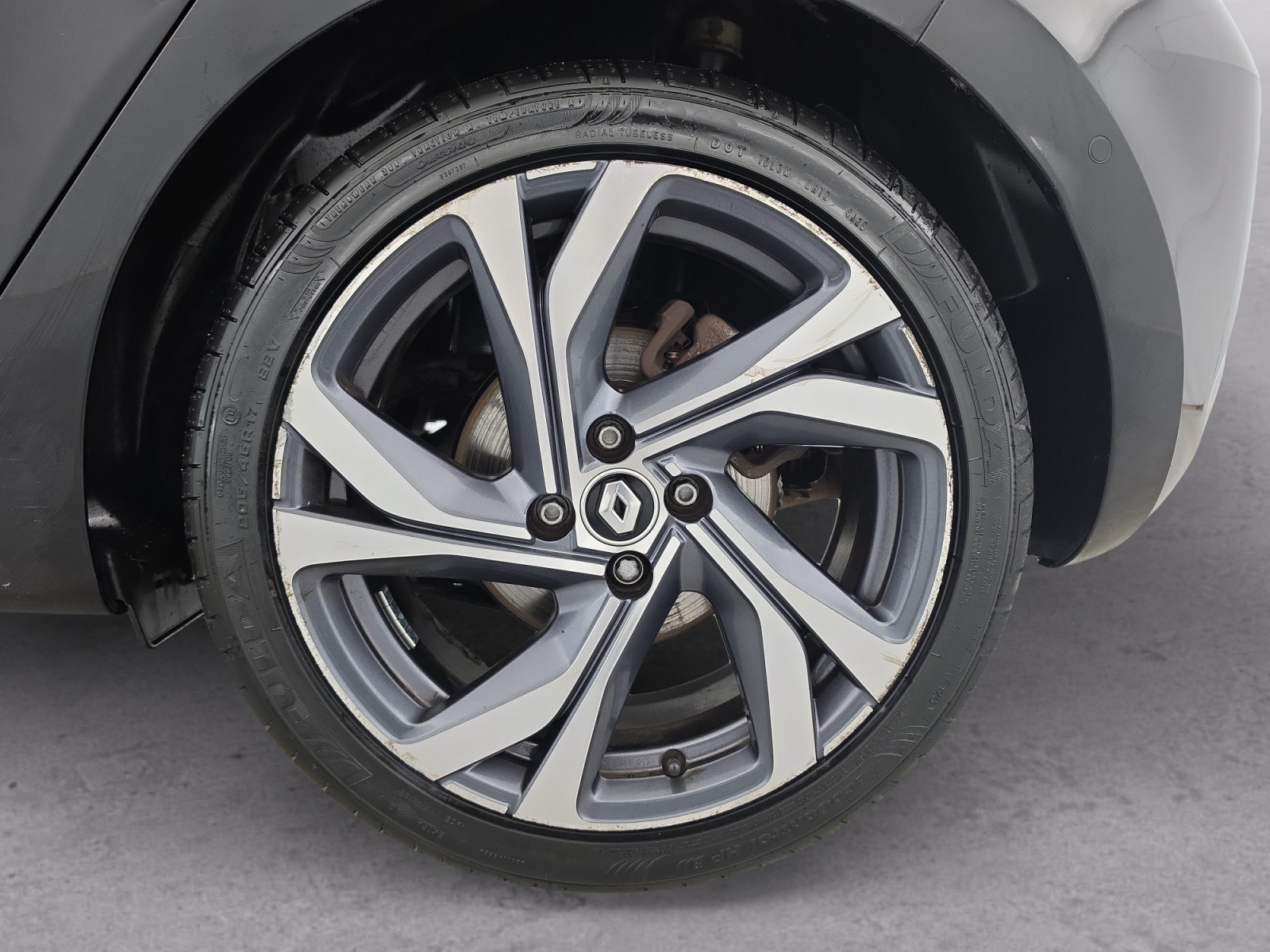 Vente en ligne Renault Clio 5 Clio E-Tech 140 - 21N au prix de 13 990 €
