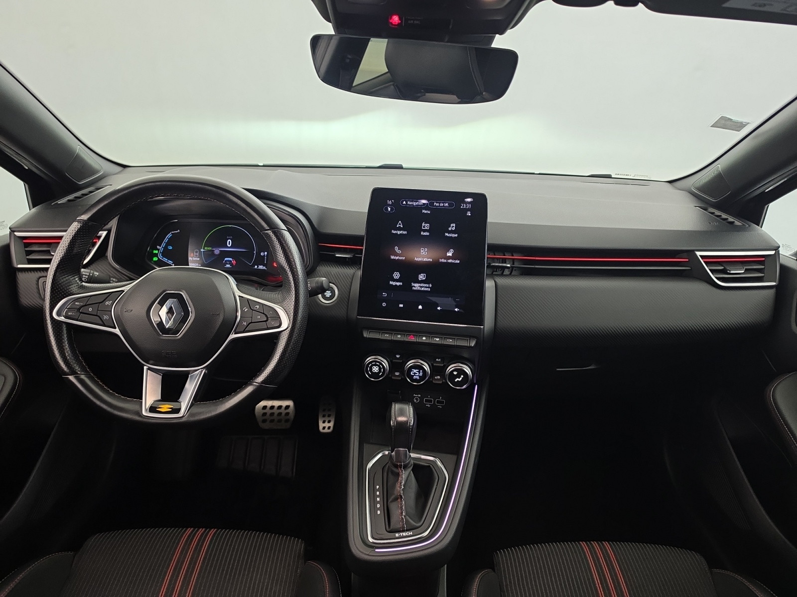 Vente en ligne Renault Clio 5 Clio E-Tech 140 - 21N au prix de 13 990 €