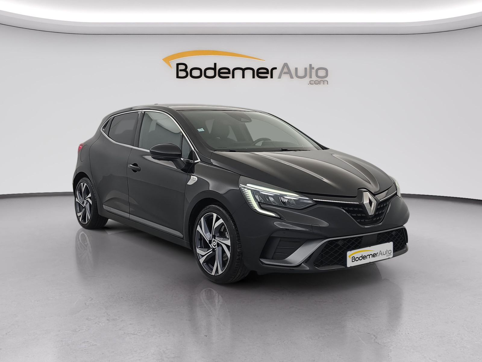 Vente en ligne Renault Clio 5 Clio E-Tech 140 - 21N au prix de 13 990 €