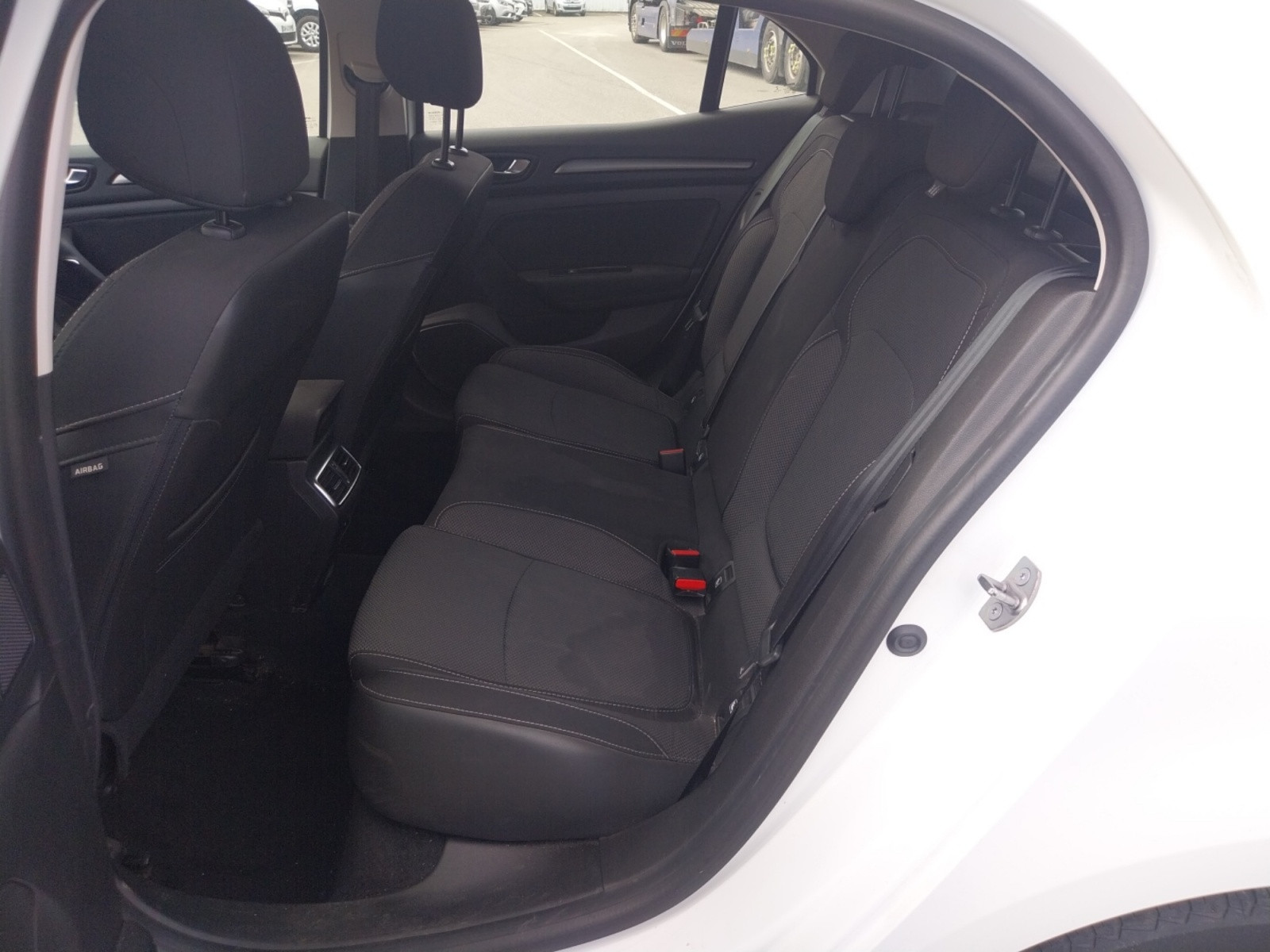 Vente en ligne Renault Megane 4  Blue dCi 115 au prix de 15 490 €