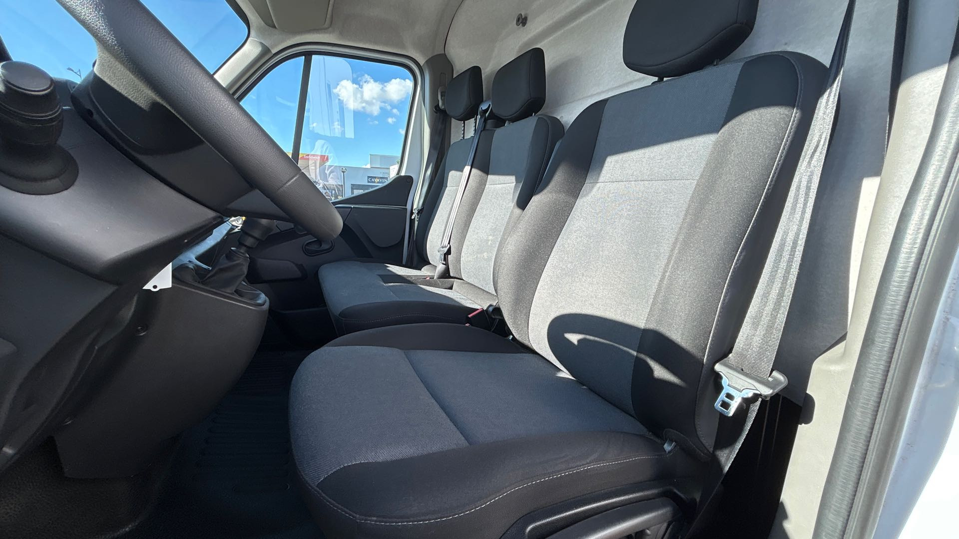 Vente en ligne Renault Master Fourgon MASTER FGN TRAC F3500 L2H2 BLUE DCI 135 au prix de 20 990 €