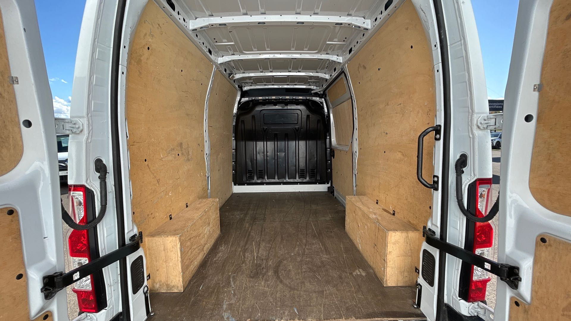 Vente en ligne Renault Master Fourgon MASTER FGN TRAC F3500 L2H2 BLUE DCI 135 au prix de 20 990 €