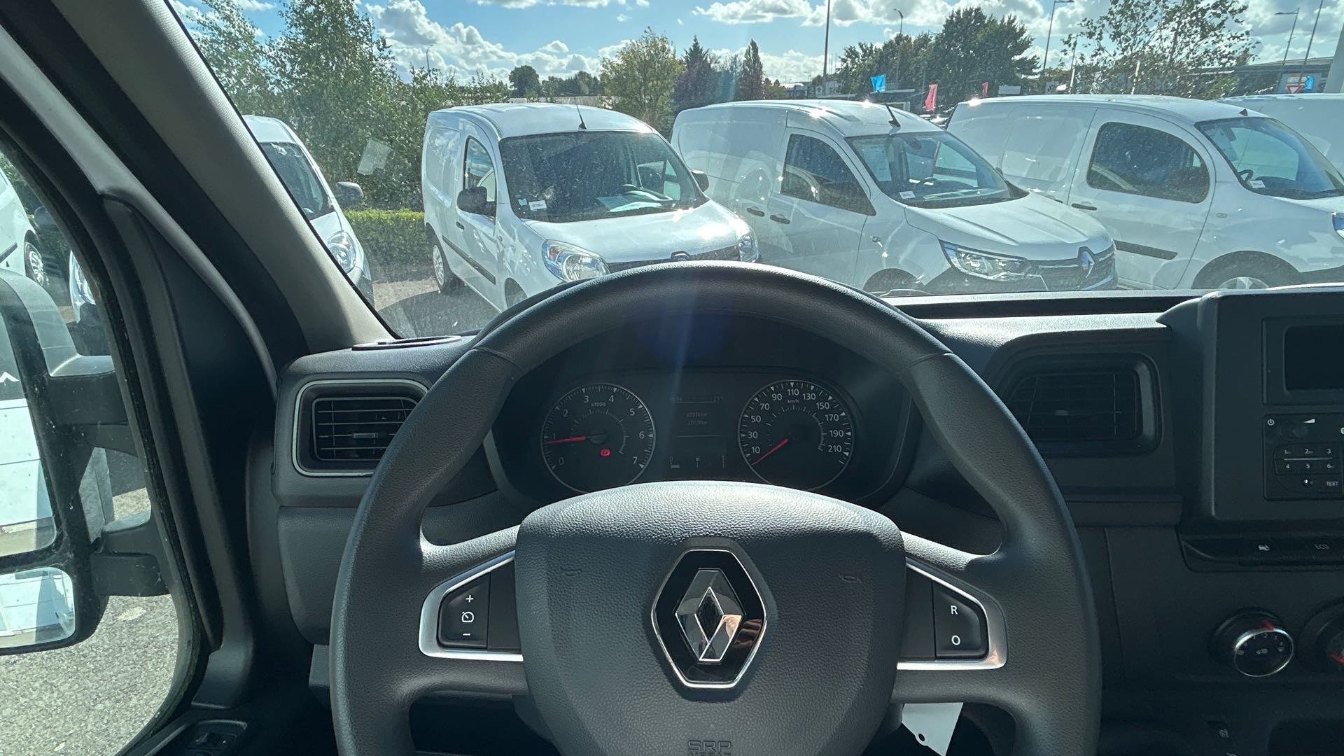 Vente en ligne Renault Master Fourgon MASTER FGN TRAC F3500 L2H2 BLUE DCI 135 au prix de 20 990 €