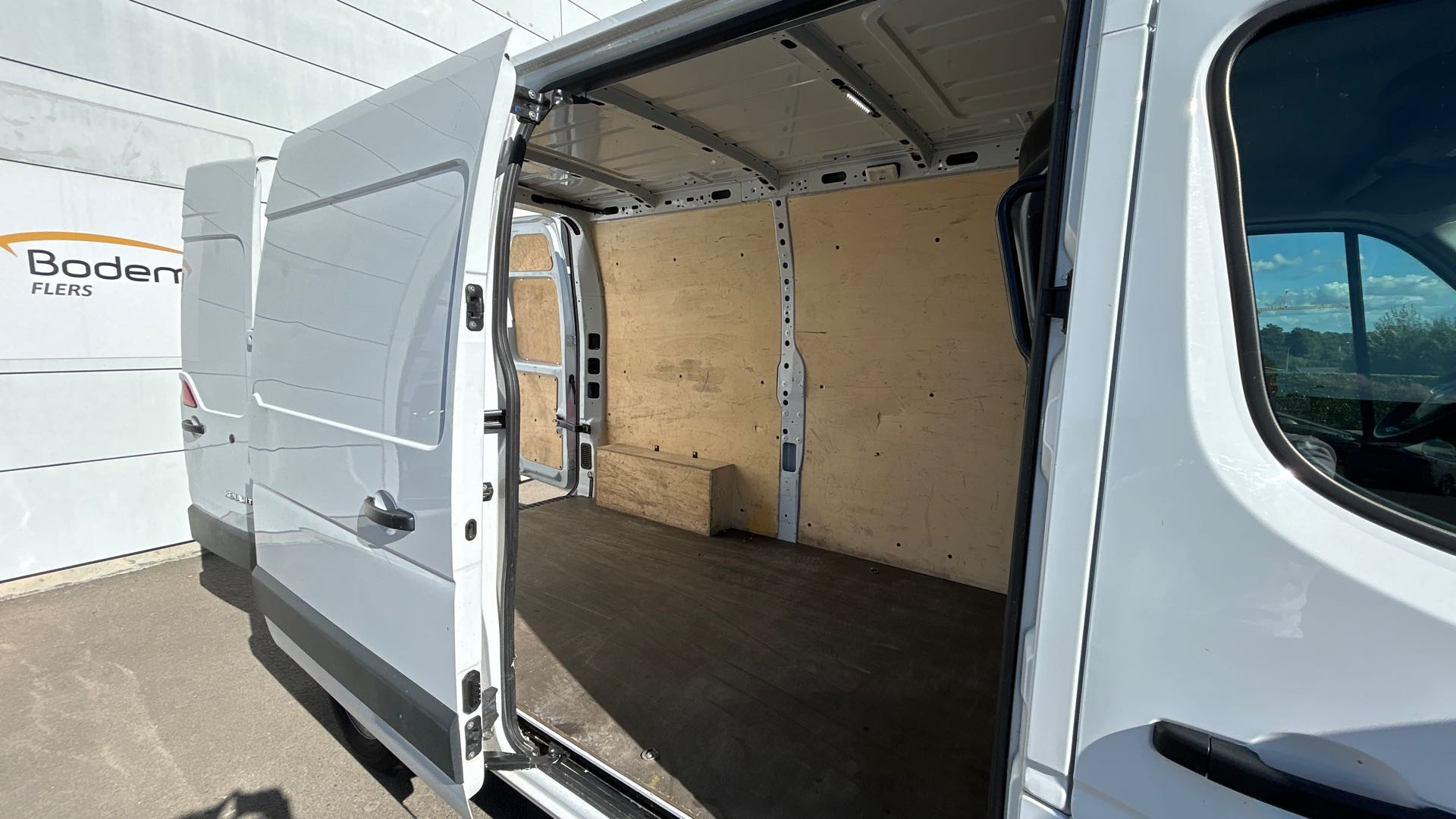 Vente en ligne Renault Master Fourgon MASTER FGN TRAC F3500 L2H2 BLUE DCI 135 au prix de 20 990 €