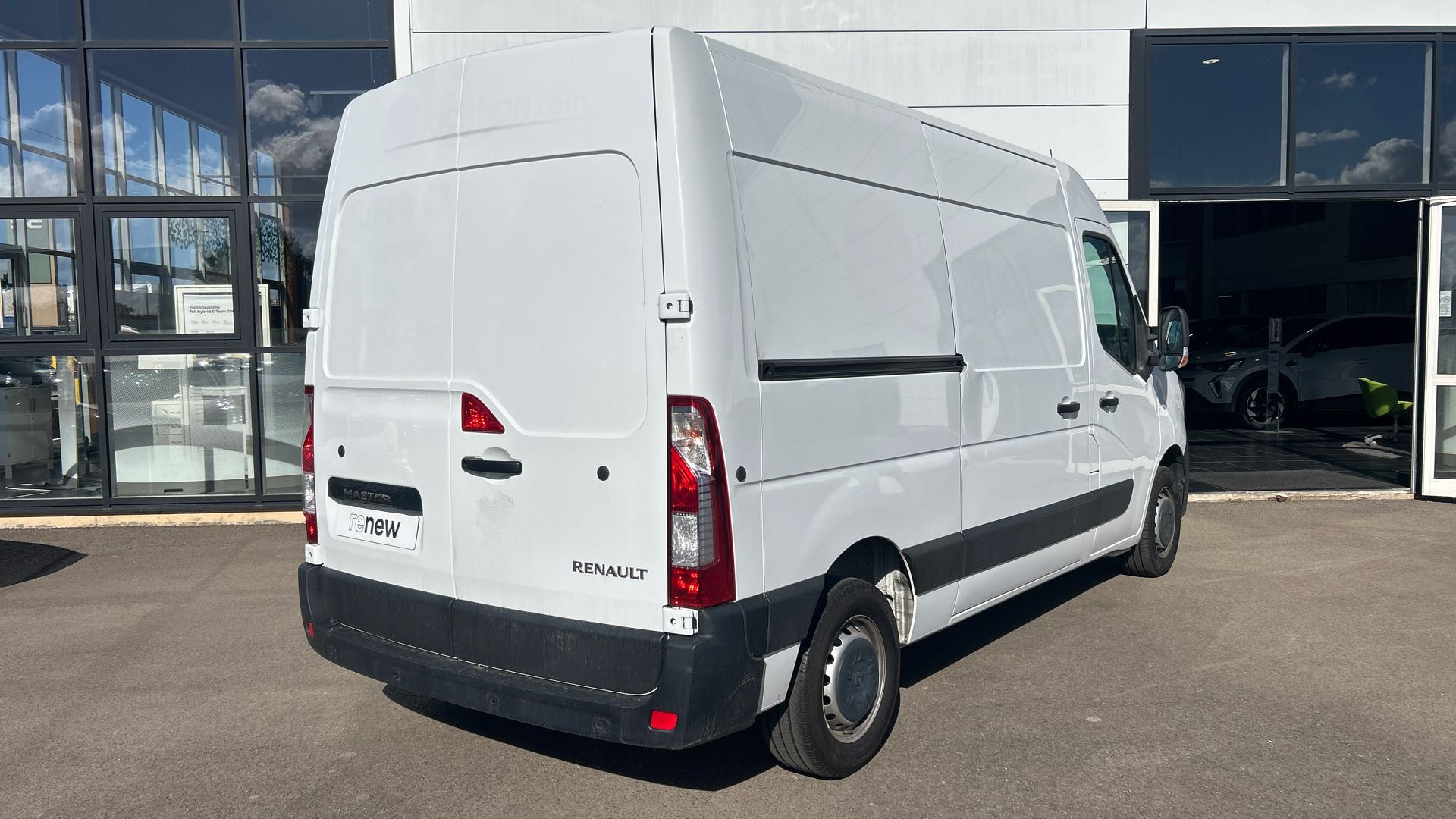 Vente en ligne Renault Master Fourgon MASTER FGN TRAC F3500 L2H2 BLUE DCI 135 au prix de 20 990 €
