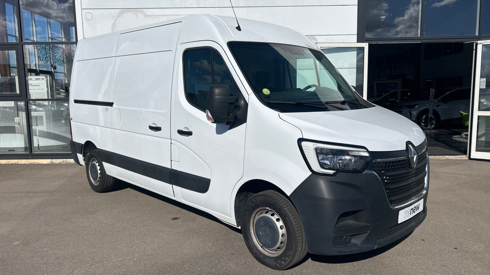 Vente en ligne Renault Master Fourgon MASTER FGN TRAC F3500 L2H2 BLUE DCI 135 au prix de 20 990 €