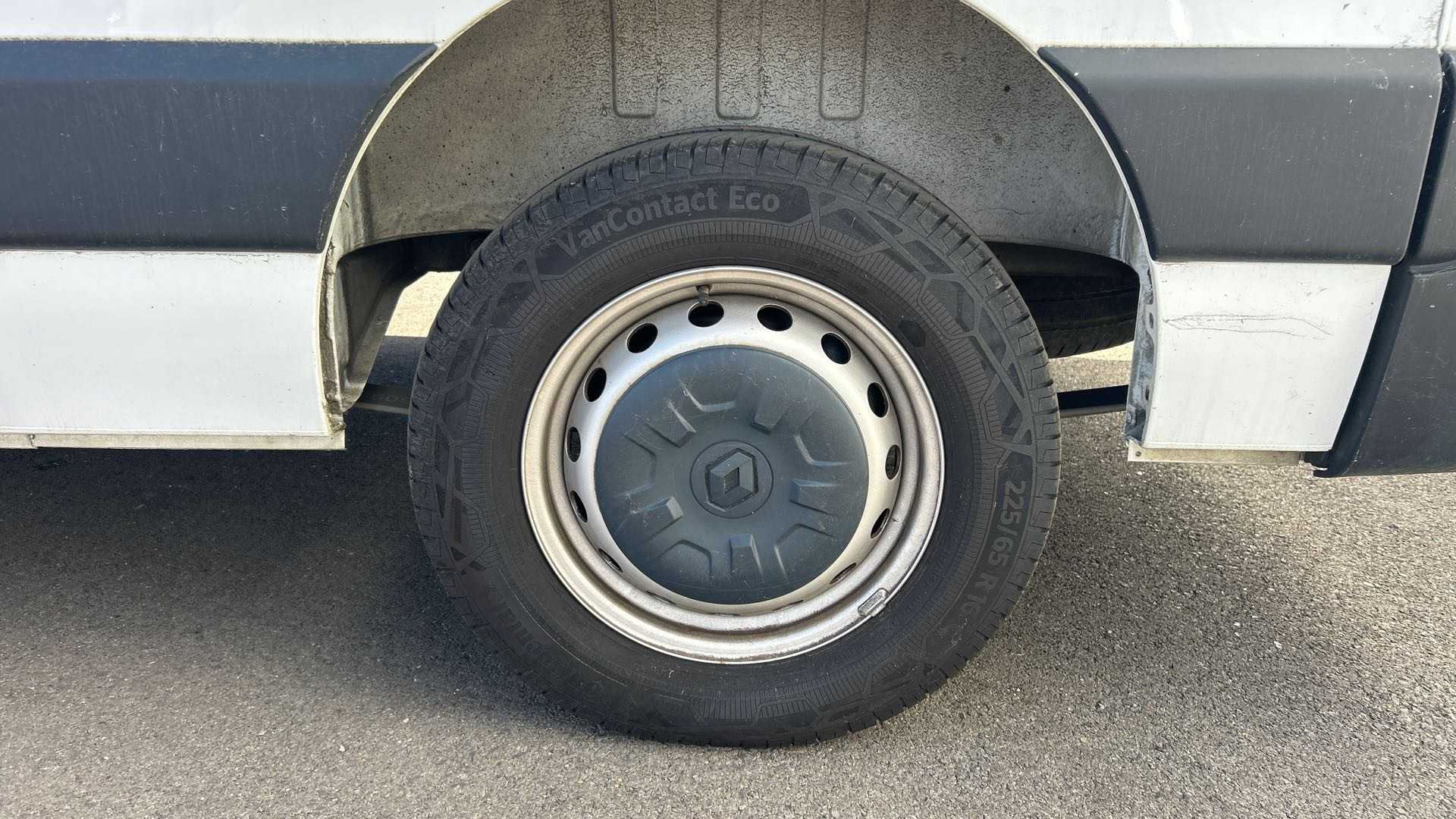 Vente en ligne Renault Master Fourgon MASTER FGN TRAC F3500 L2H2 BLUE DCI 135 au prix de 20 990 €