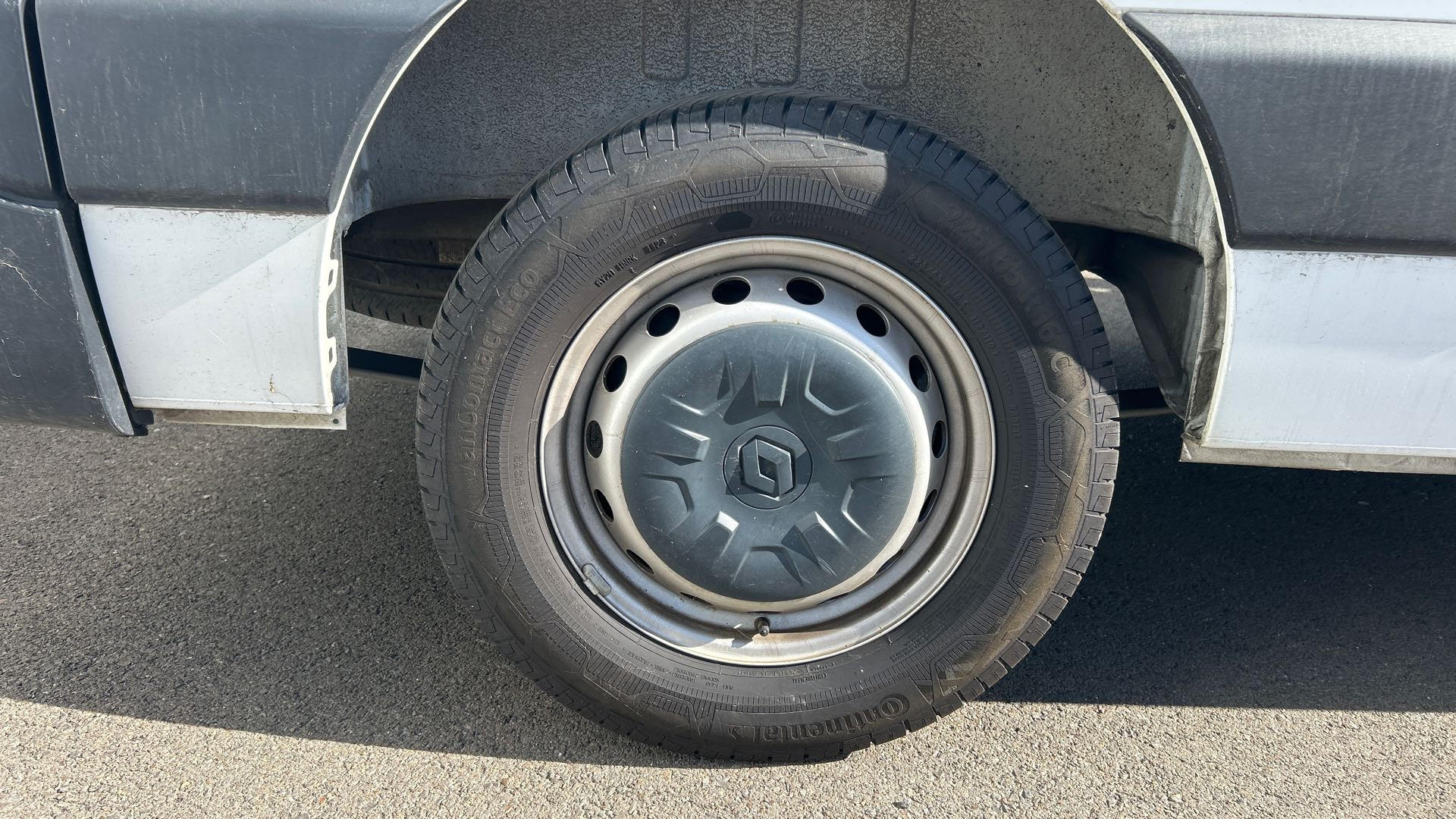 Vente en ligne Renault Master Fourgon MASTER FGN TRAC F3500 L2H2 BLUE DCI 135 au prix de 20 990 €