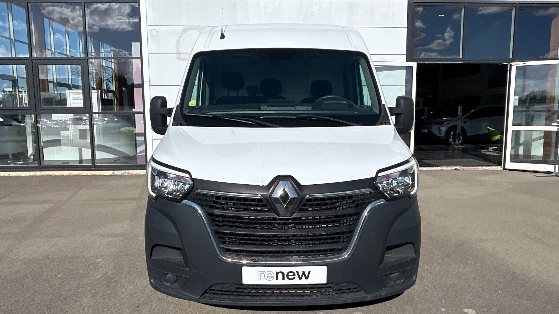Vente en ligne Renault Master Fourgon MASTER FGN TRAC F3500 L2H2 BLUE DCI 135 au prix de 20 990 €