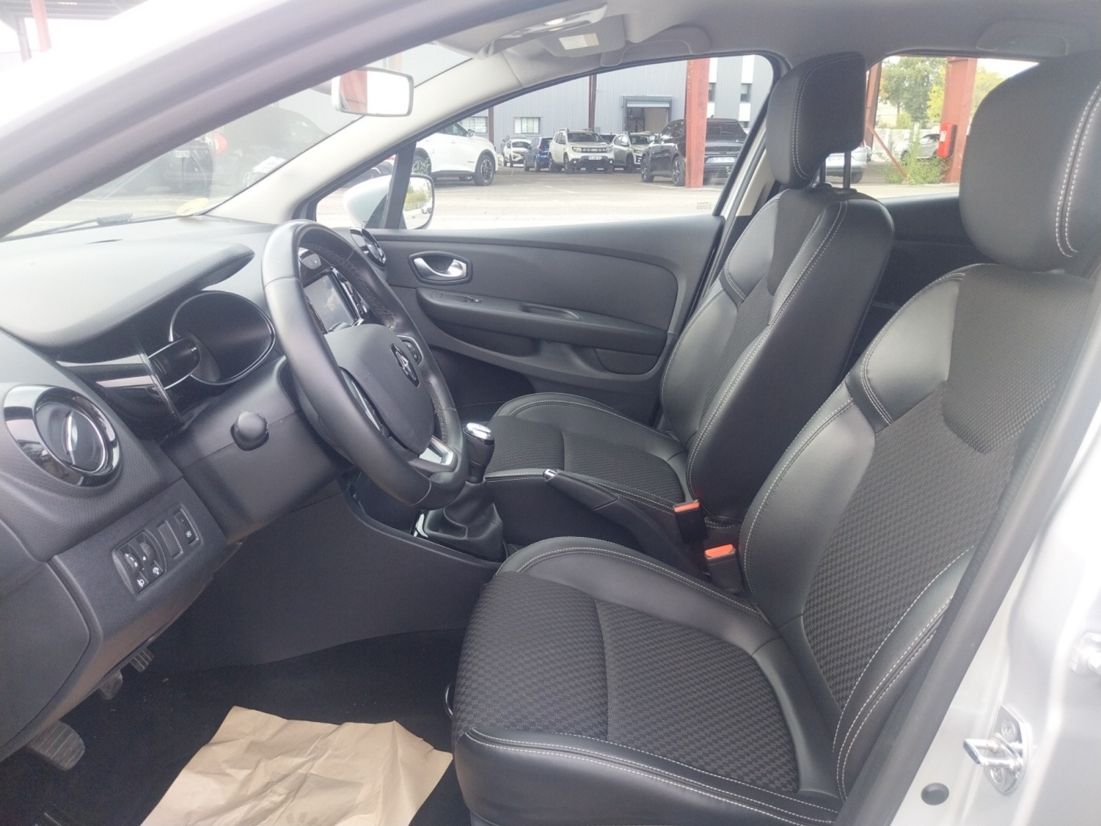 Vente en ligne Renault Clio 4 Clio dCi 110 Energy au prix de 10 990 €