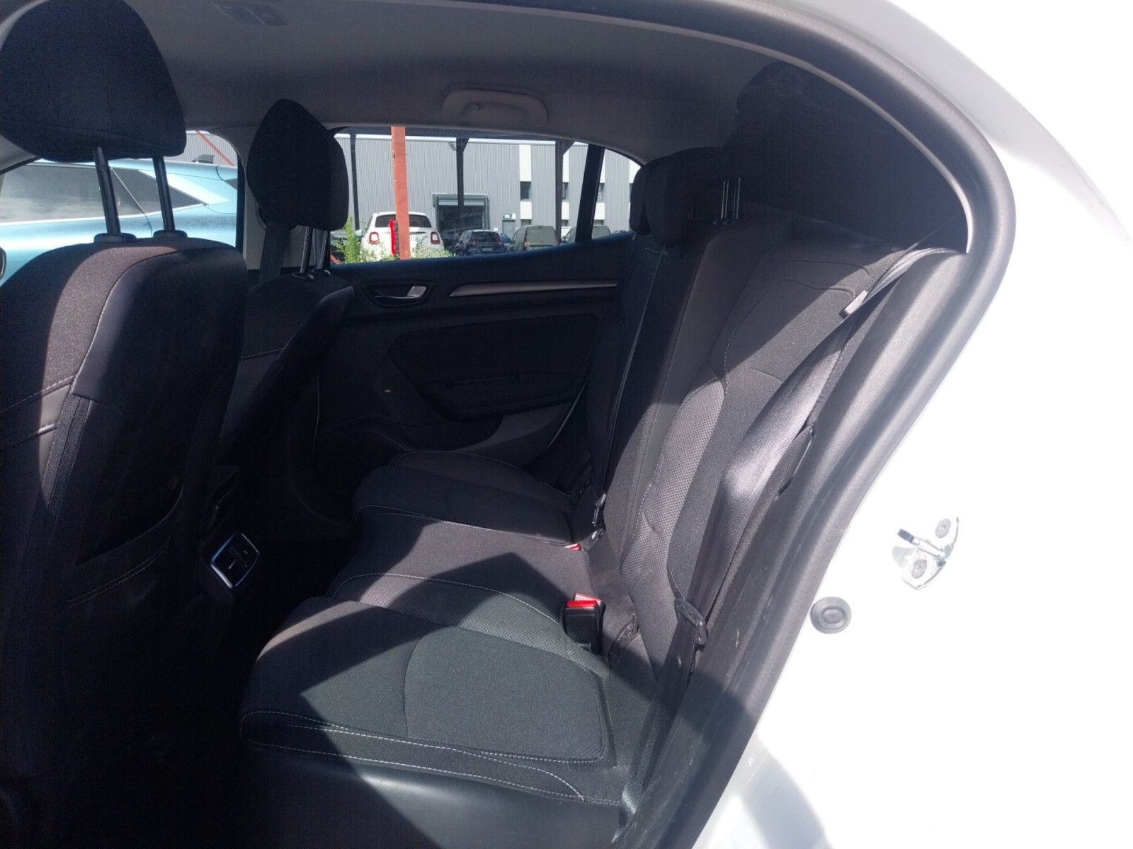 Vente en ligne Renault Megane 4  Blue dCi 115 EDC au prix de 13 990 €