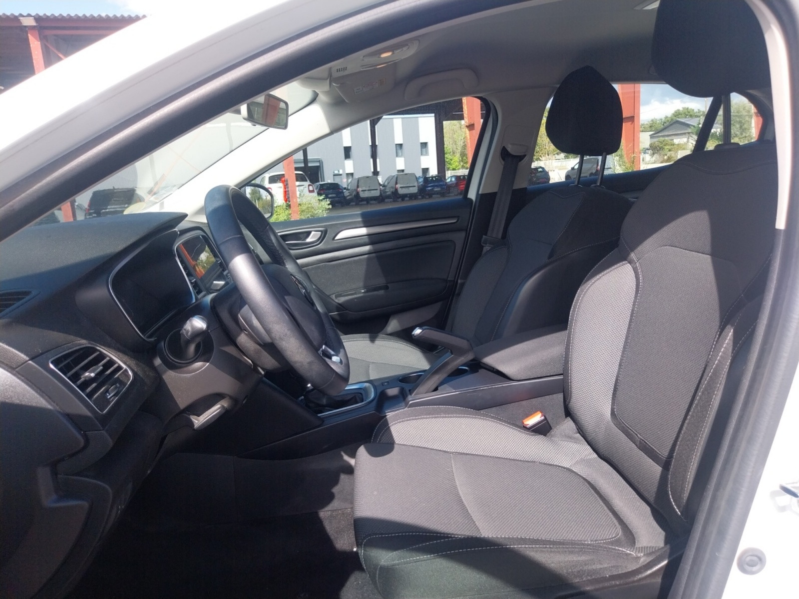 Vente en ligne Renault Megane 4  Blue dCi 115 EDC au prix de 13 990 €