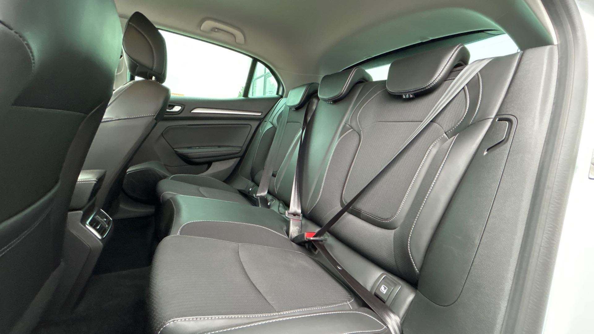 Vente en ligne Renault Megane 4  Blue dCi 115 EDC au prix de 16 490 €