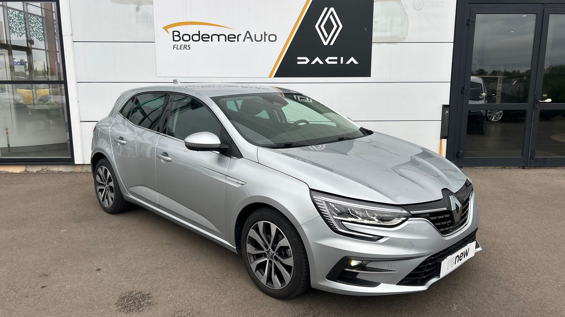 Vente en ligne Renault Megane 4  Blue dCi 115 EDC au prix de 16 490 €