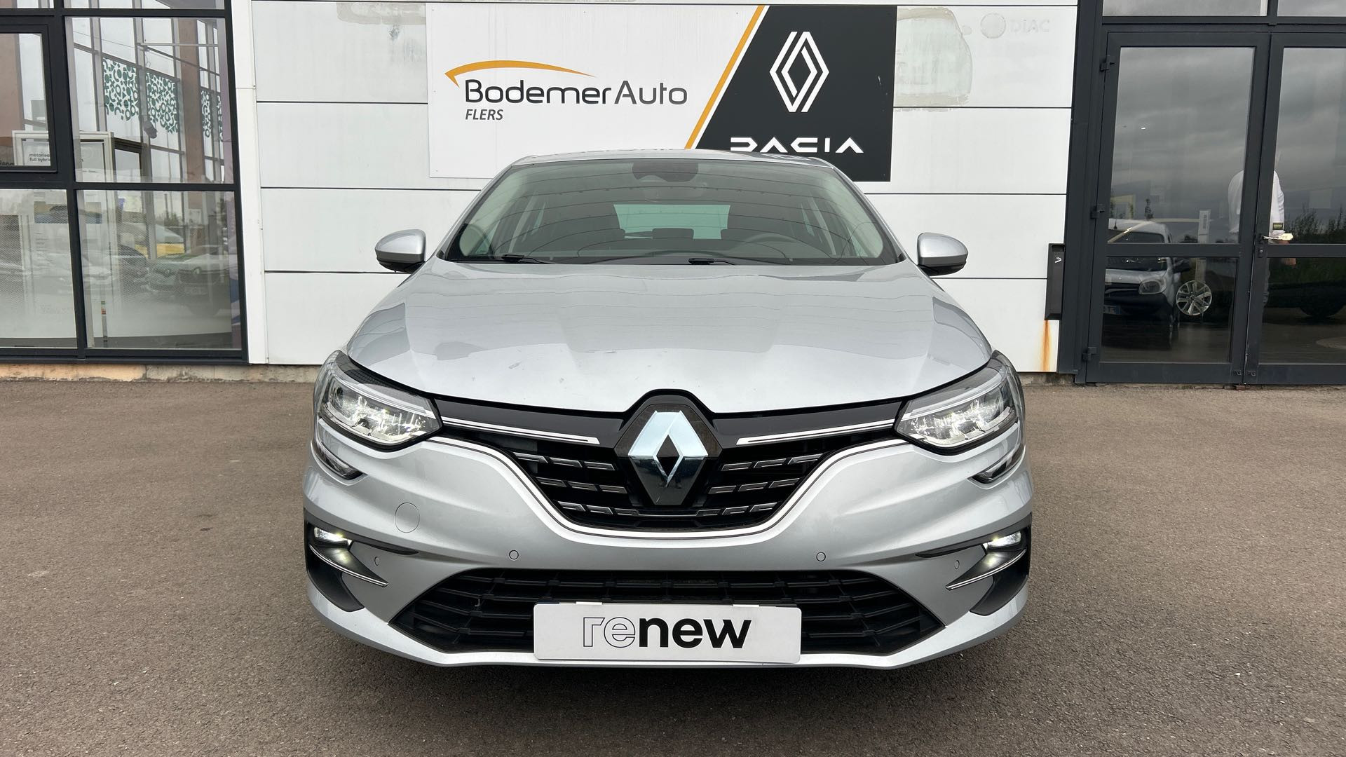 Vente en ligne Renault Megane 4  Blue dCi 115 EDC au prix de 16 490 €
