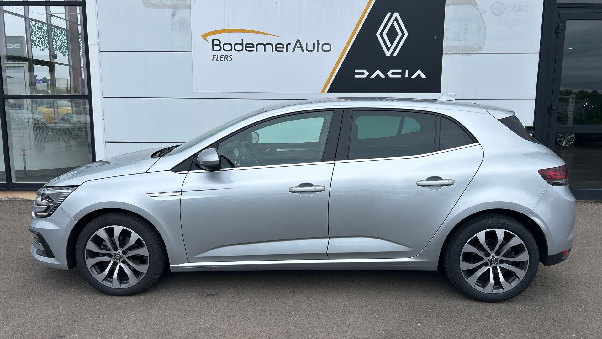 Vente en ligne Renault Megane 4  Blue dCi 115 EDC au prix de 16 490 €