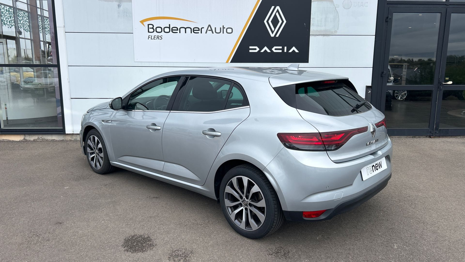 Vente en ligne Renault Megane 4  Blue dCi 115 EDC au prix de 16 490 €
