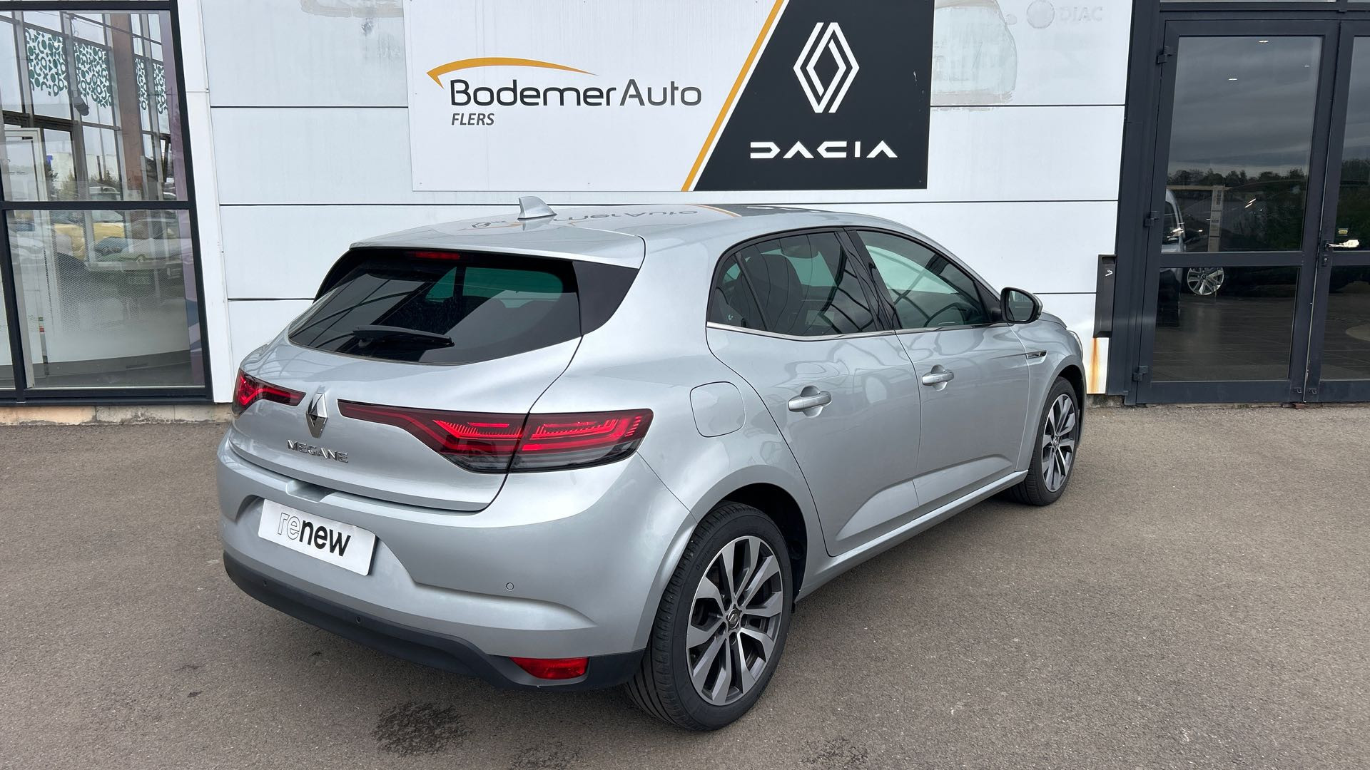 Vente en ligne Renault Megane 4  Blue dCi 115 EDC au prix de 16 490 €