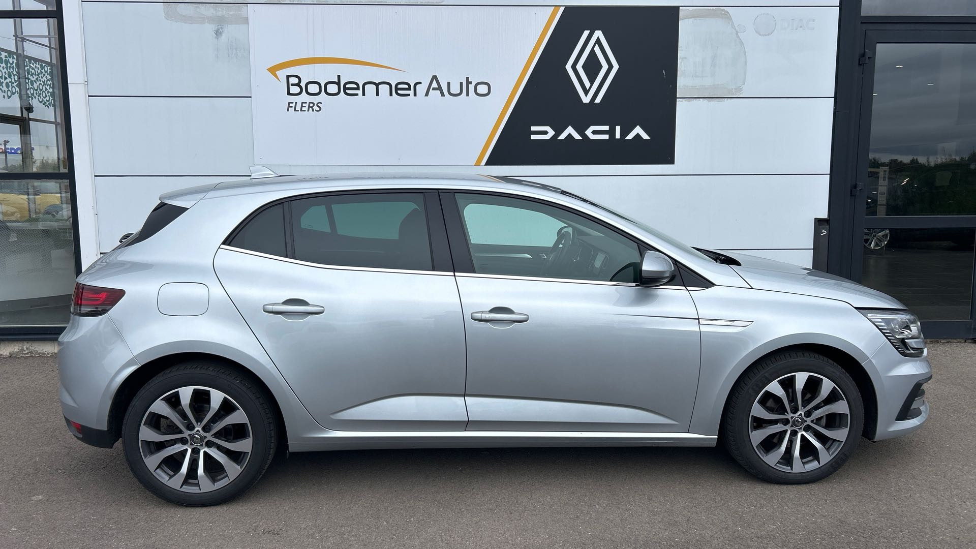 Vente en ligne Renault Megane 4  Blue dCi 115 EDC au prix de 16 490 €
