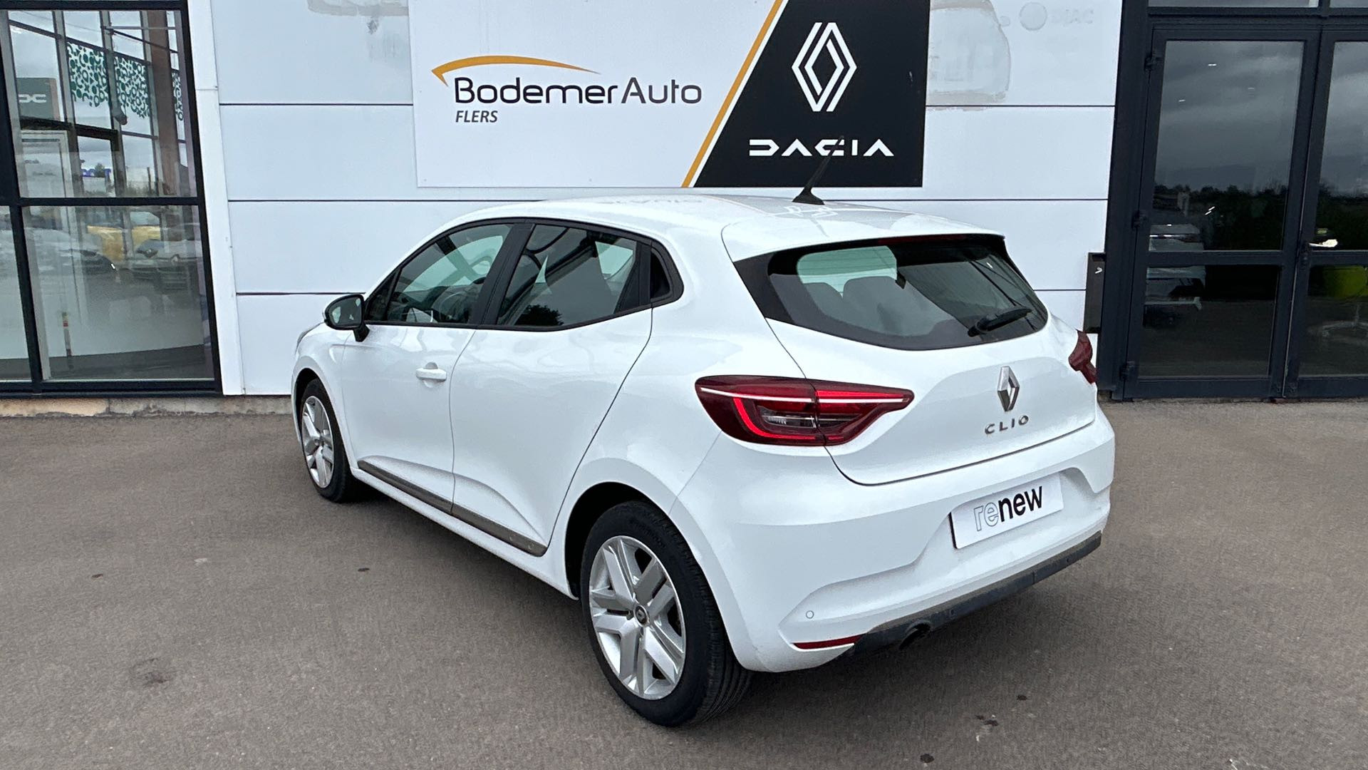 Vente en ligne Renault Clio 5 Clio Blue dCi 85 au prix de 12 480 €