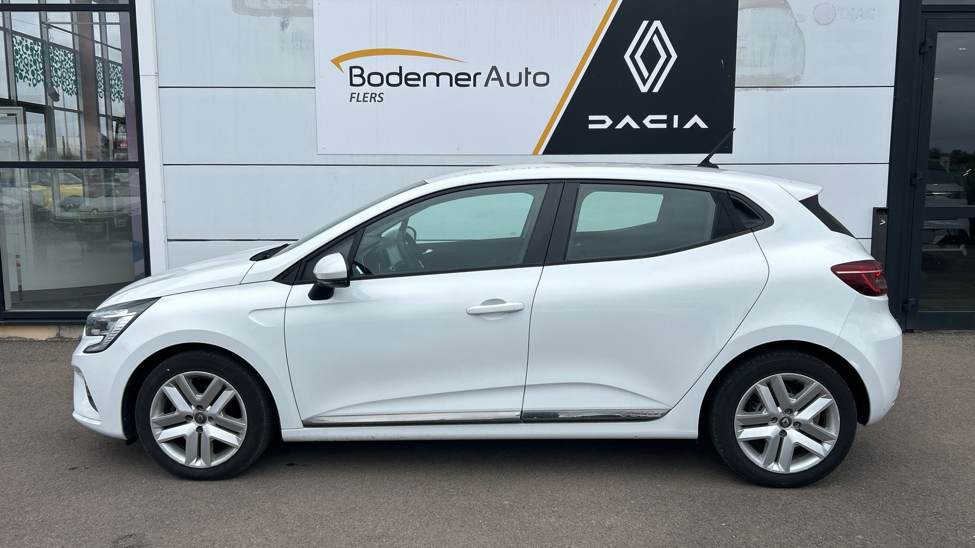 Vente en ligne Renault Clio 5 Clio Blue dCi 85 au prix de 12 480 €