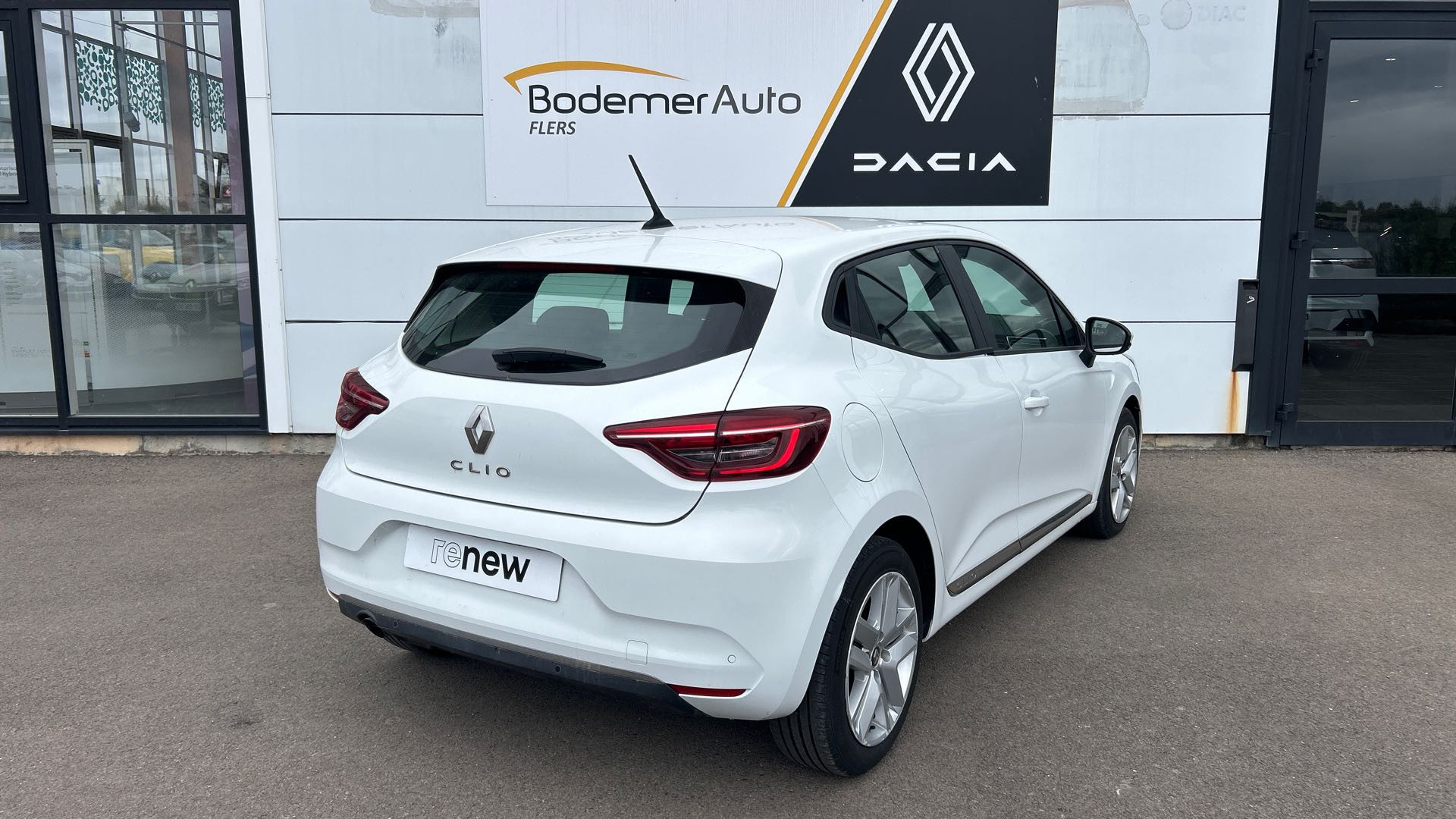 Vente en ligne Renault Clio 5 Clio Blue dCi 85 au prix de 12 480 €