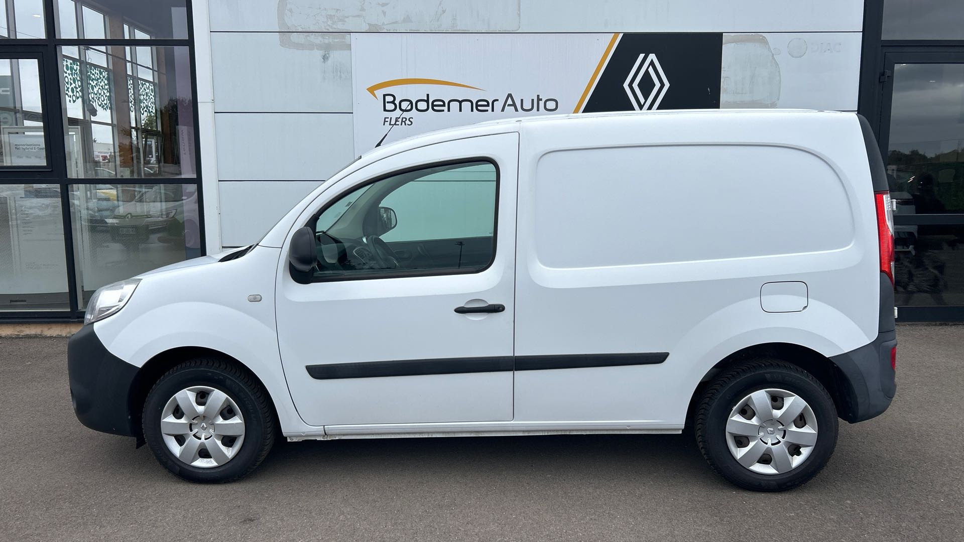 Vente en ligne Renault Kangoo Express  BLUE DCI 80 au prix de 11 990 €