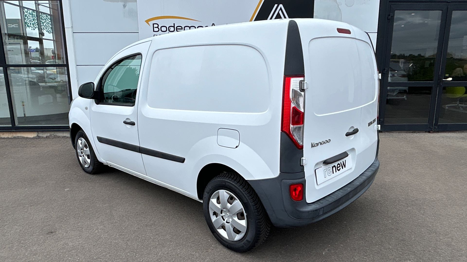 Vente en ligne Renault Kangoo Express  BLUE DCI 80 au prix de 11 990 €