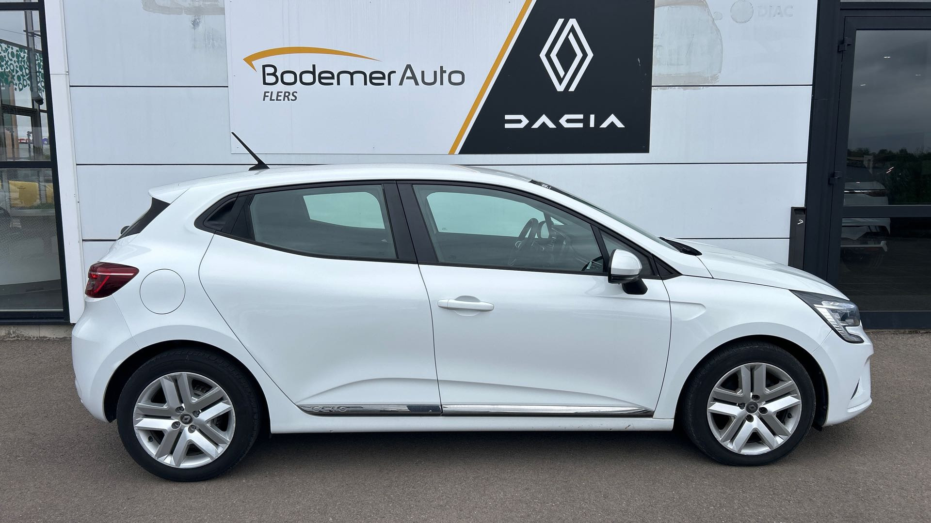 Vente en ligne Renault Clio 5 Clio Blue dCi 85 au prix de 12 480 €