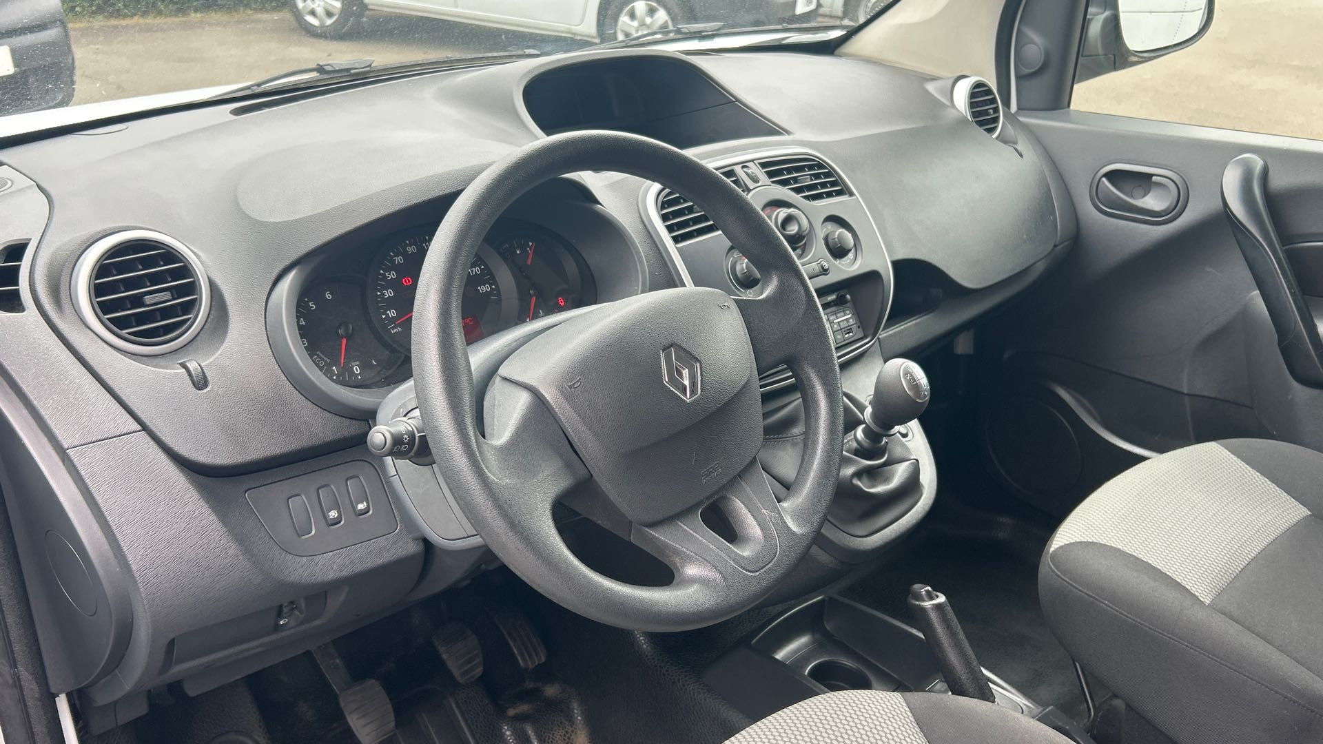 Vente en ligne Renault Kangoo Express  BLUE DCI 80 au prix de 11 990 €