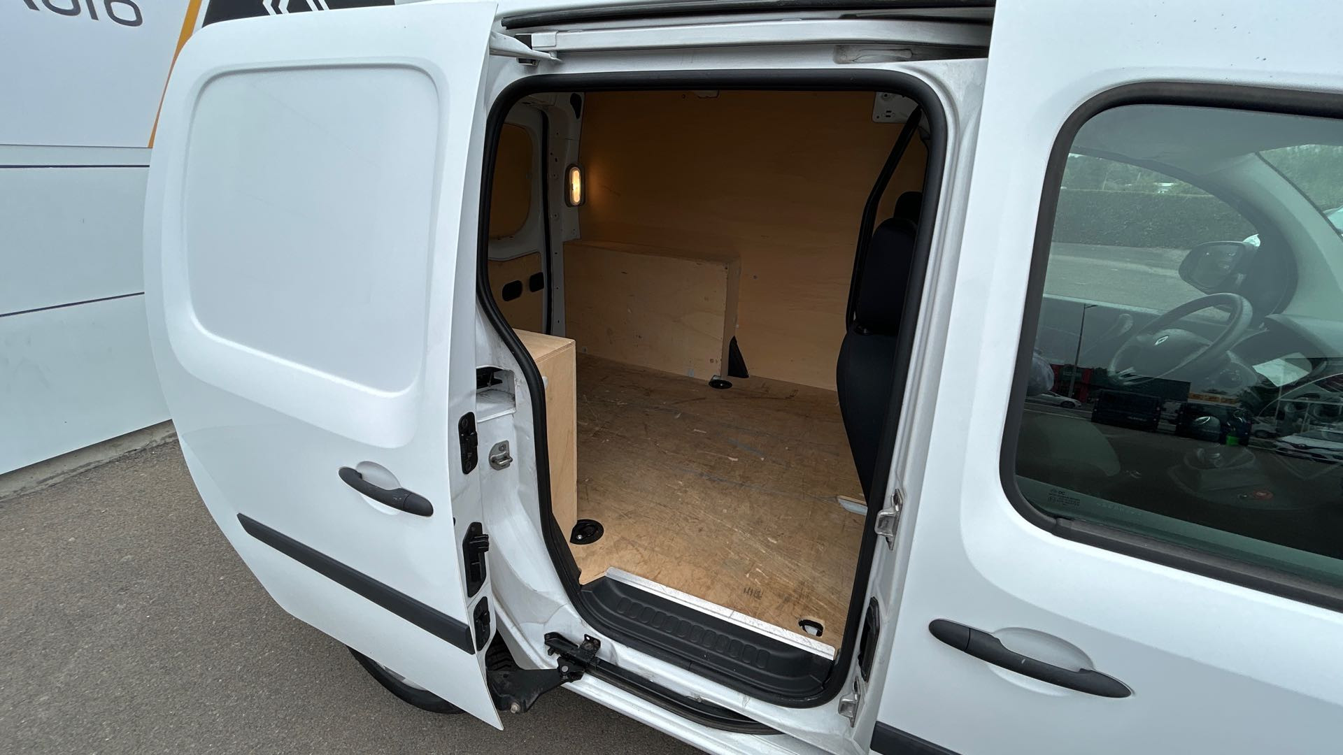 Vente en ligne Renault Kangoo Express  BLUE DCI 80 au prix de 11 990 €