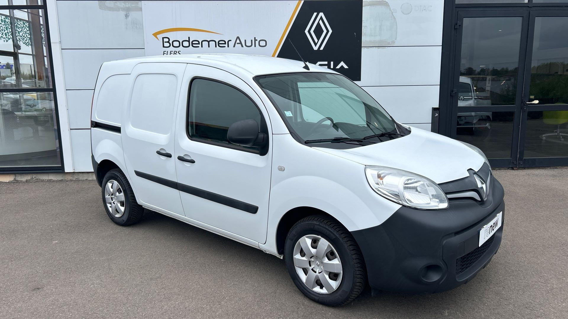 Vente en ligne Renault Kangoo Express  BLUE DCI 80 au prix de 11 990 €