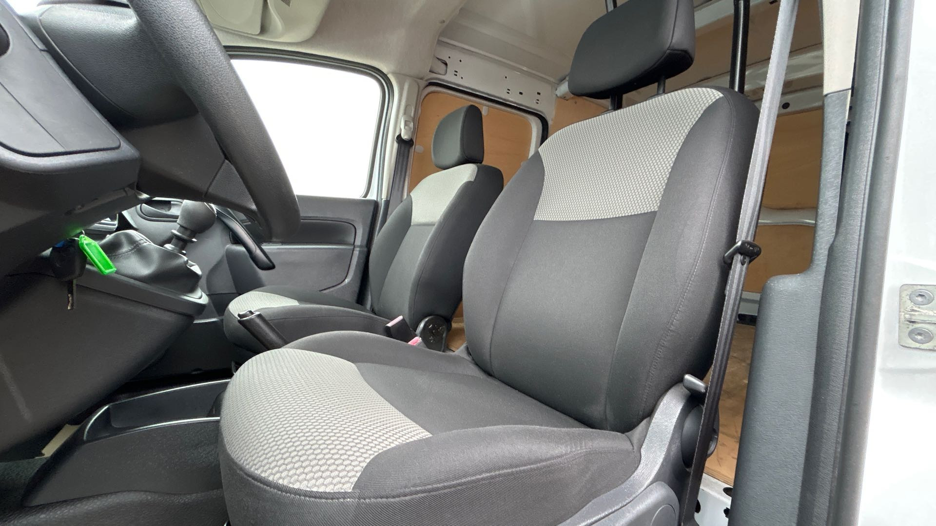 Vente en ligne Renault Kangoo Express  BLUE DCI 80 au prix de 11 990 €