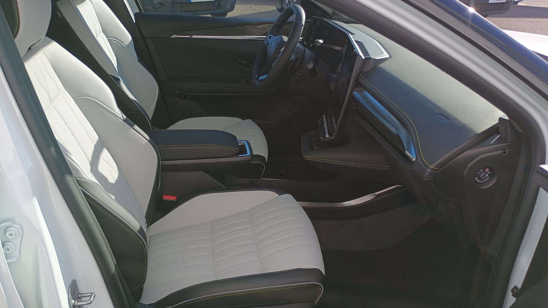 Vente en ligne Renault Scenic E-Tech Scenic E-Tech électrique 220 ch grande autonomie au prix de 50 980 €