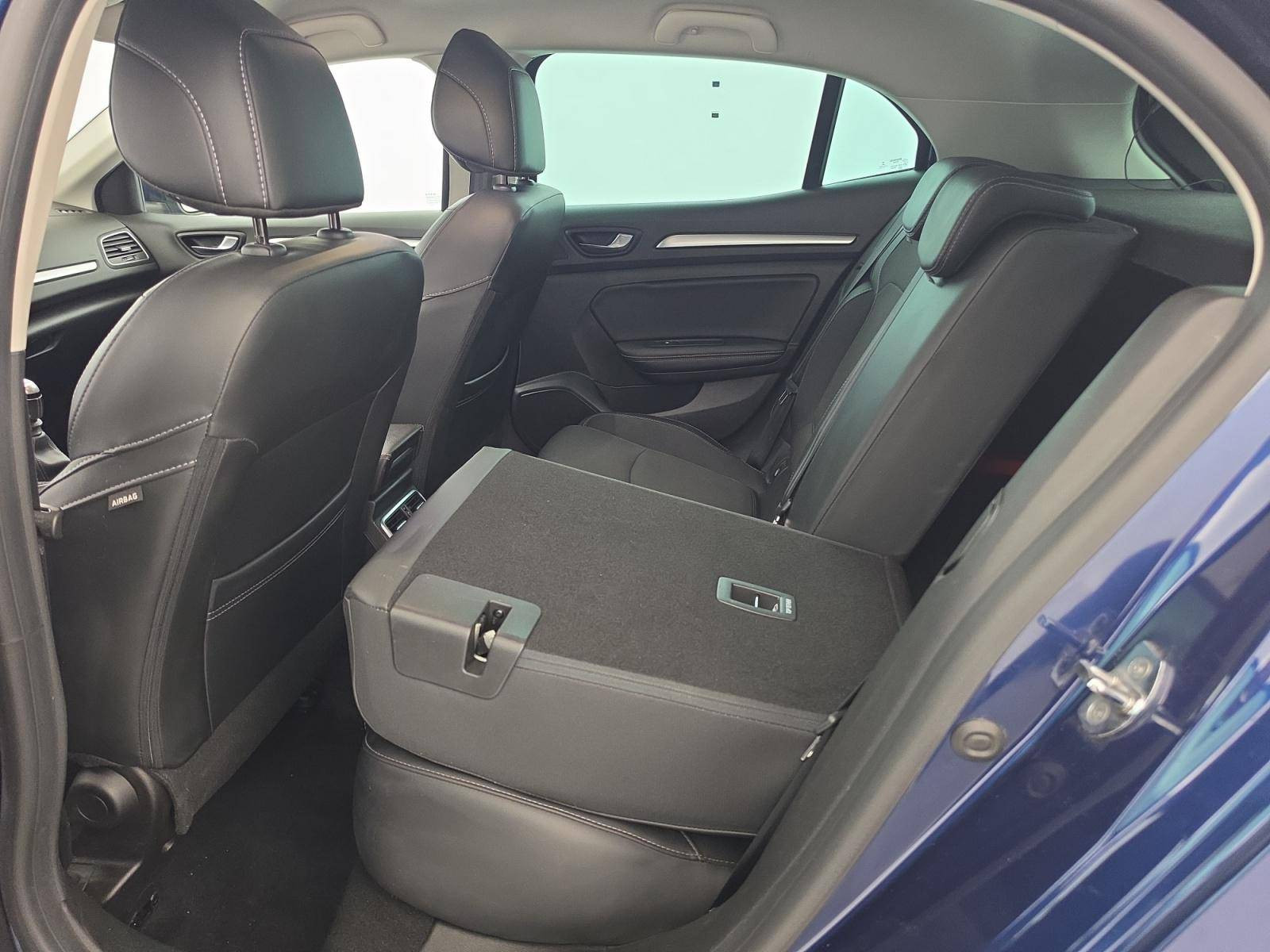 Vente en ligne Renault Megane 4 Mégane IV Berline Blue dCi 115 au prix de 14 490 €