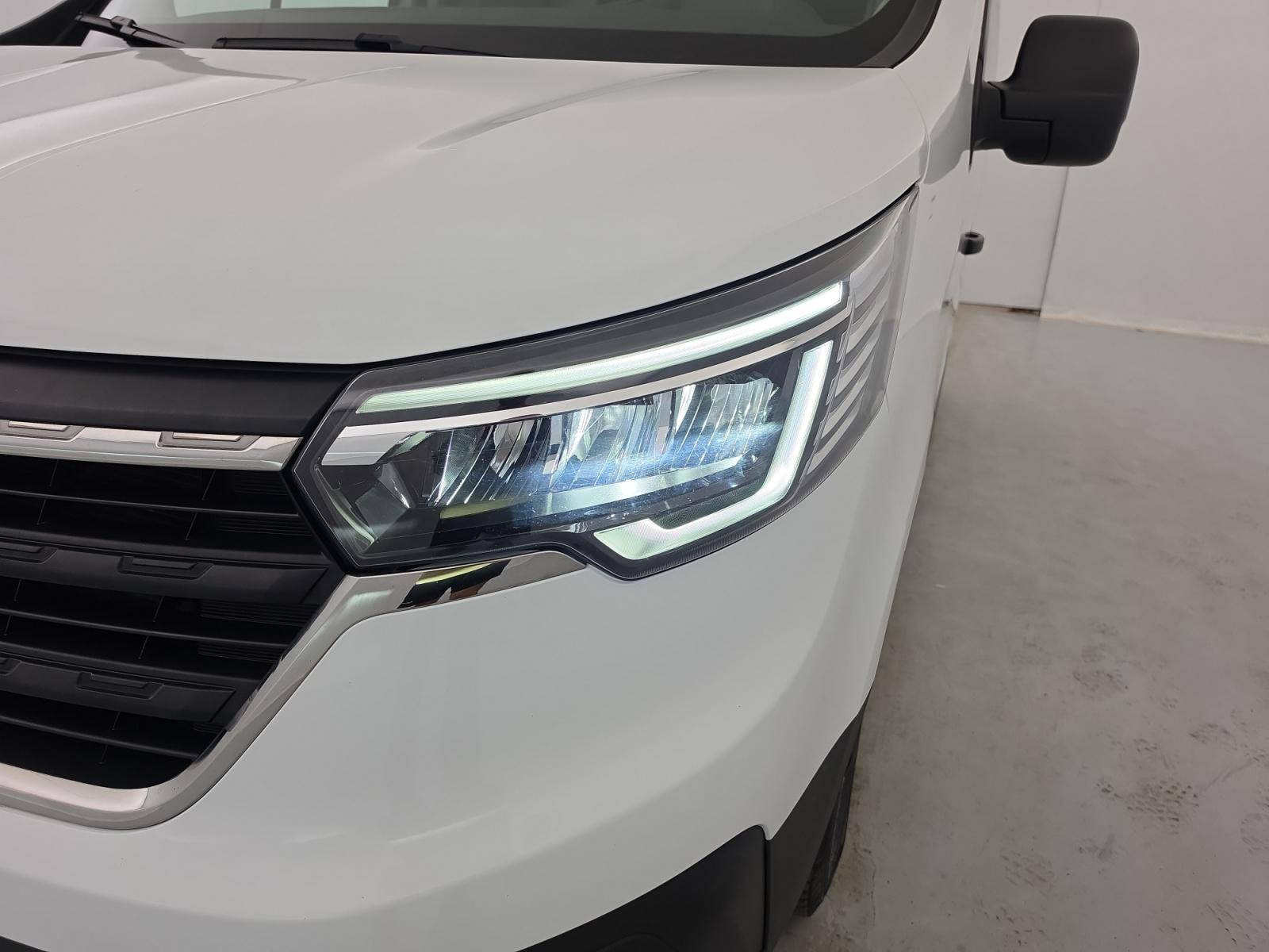 Vente en ligne Renault Trafic 3 Fourgon TRAFIC FGN L1H1 3000 KG BLUE DCI 130 au prix de 21 480 €
