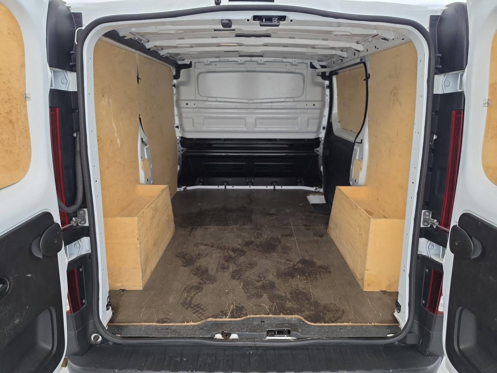 Vente en ligne Renault Trafic 3 Fourgon TRAFIC FGN L1H1 3000 KG BLUE DCI 130 au prix de 21 480 €