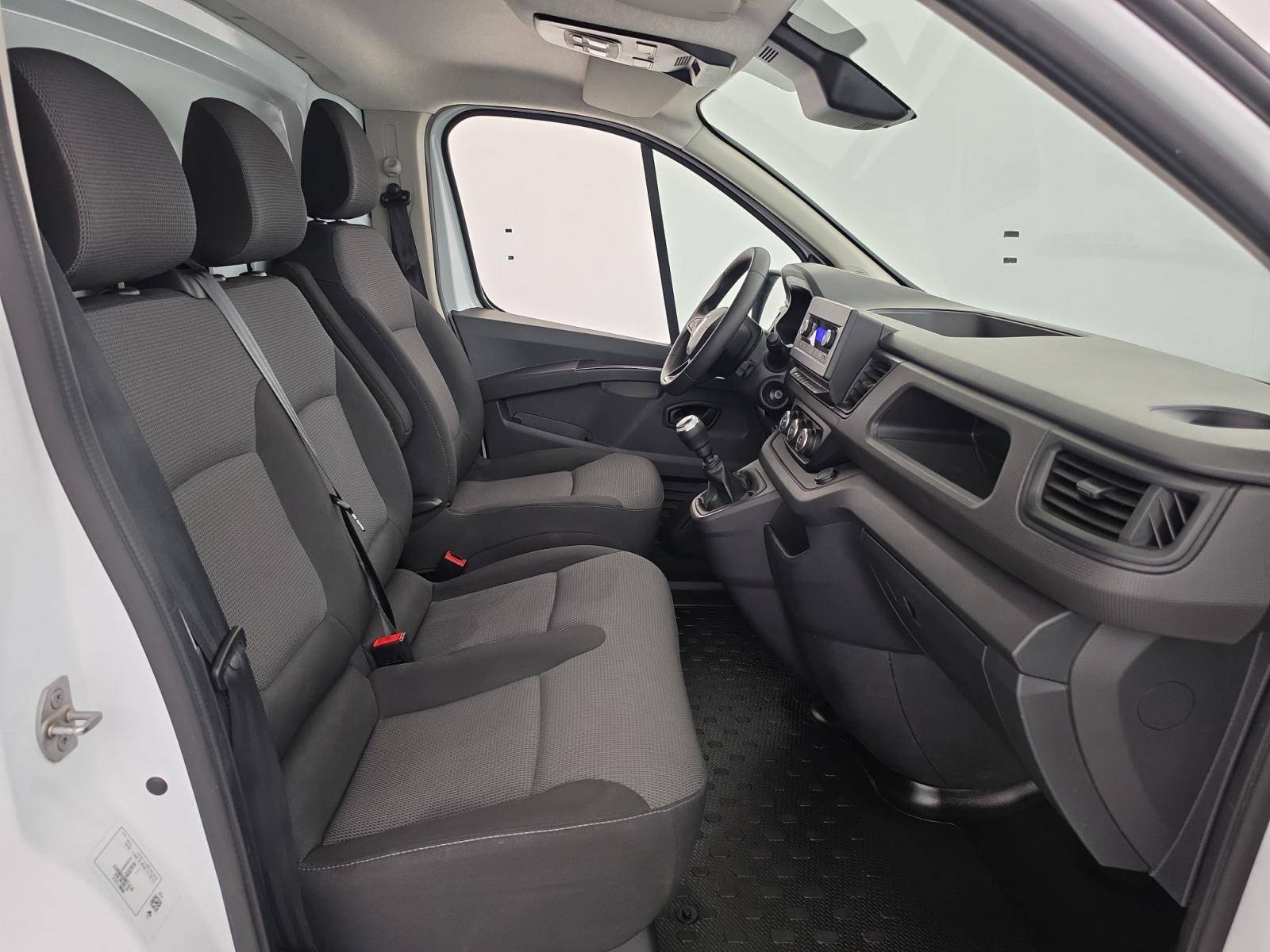 Vente en ligne Renault Trafic 3 Fourgon TRAFIC FGN L1H1 3000 KG BLUE DCI 130 au prix de 21 480 €