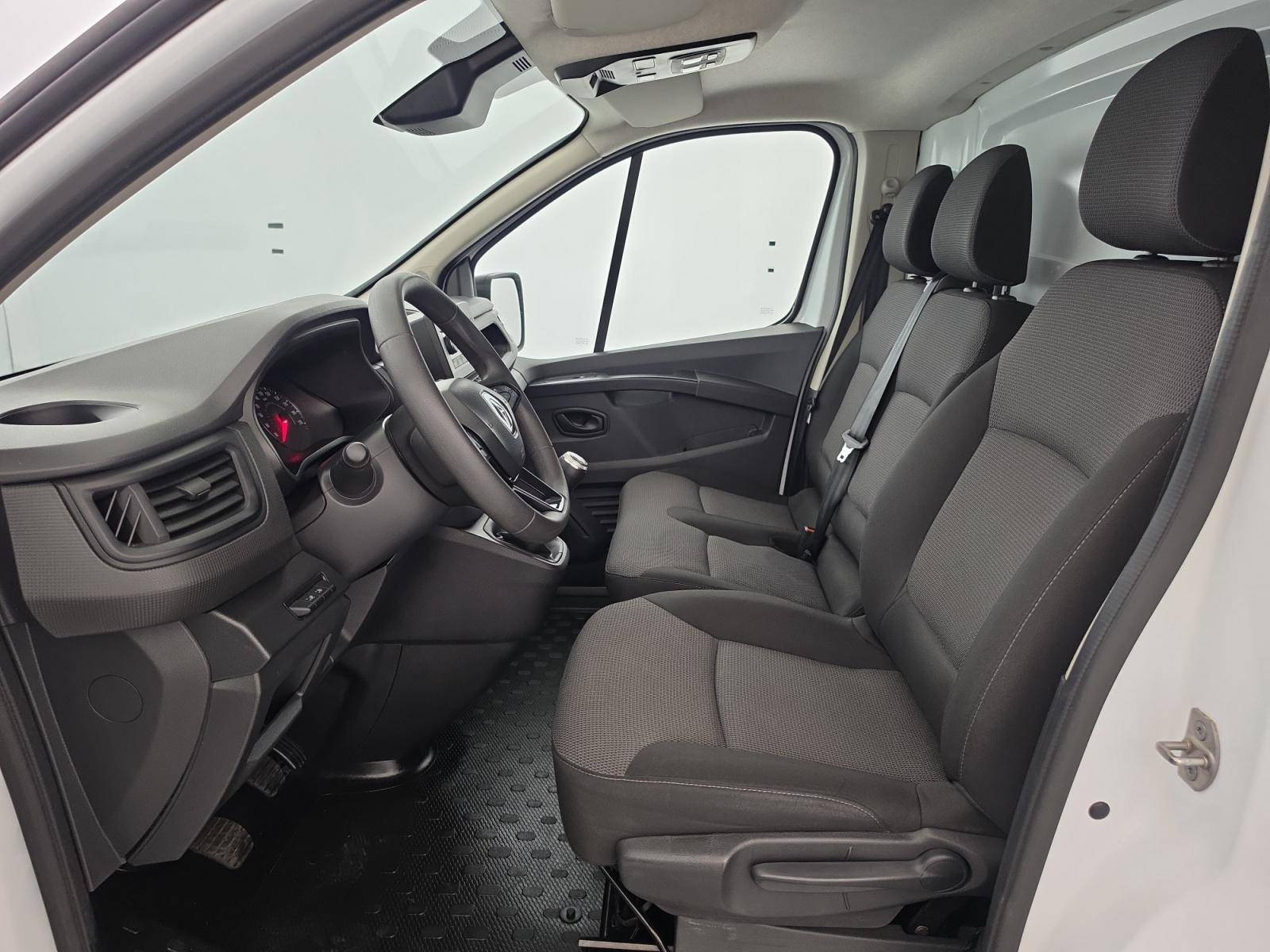 Vente en ligne Renault Trafic 3 Fourgon TRAFIC FGN L1H1 3000 KG BLUE DCI 130 au prix de 21 480 €