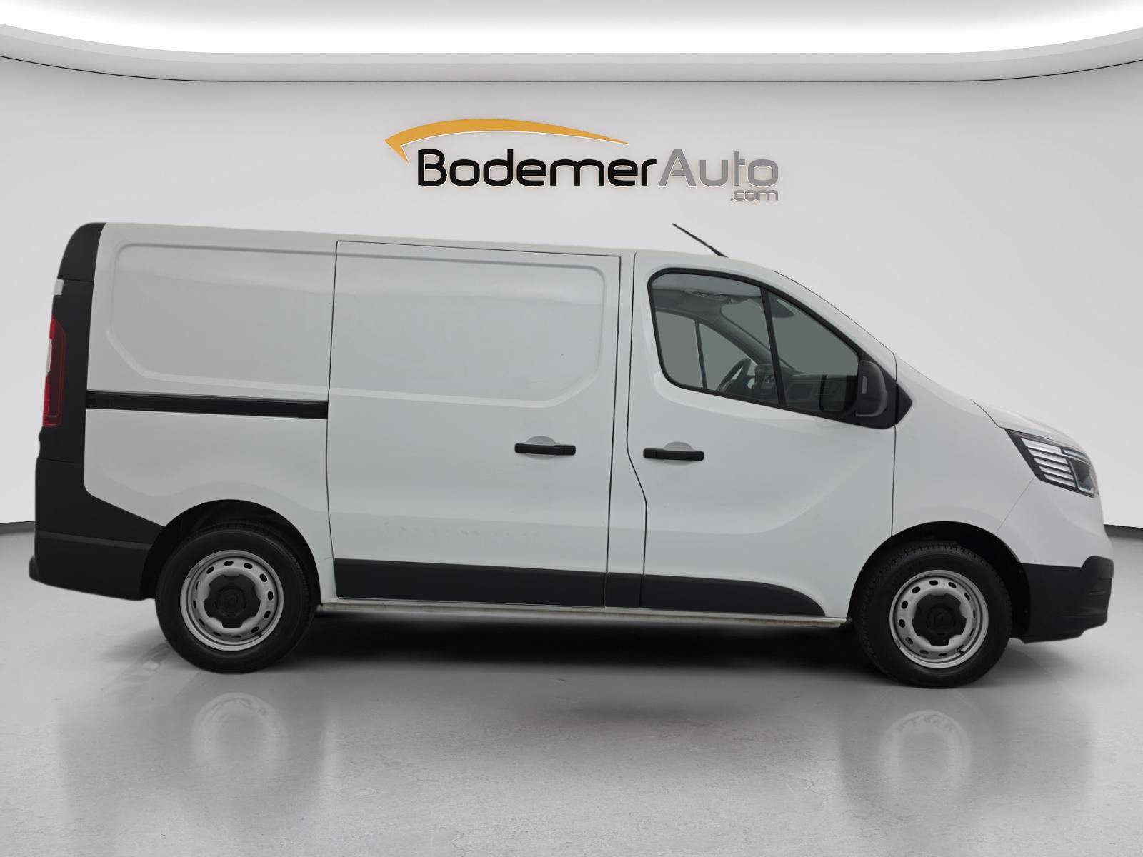 Vente en ligne Renault Trafic 3 Fourgon TRAFIC FGN L1H1 3000 KG BLUE DCI 130 au prix de 21 480 €