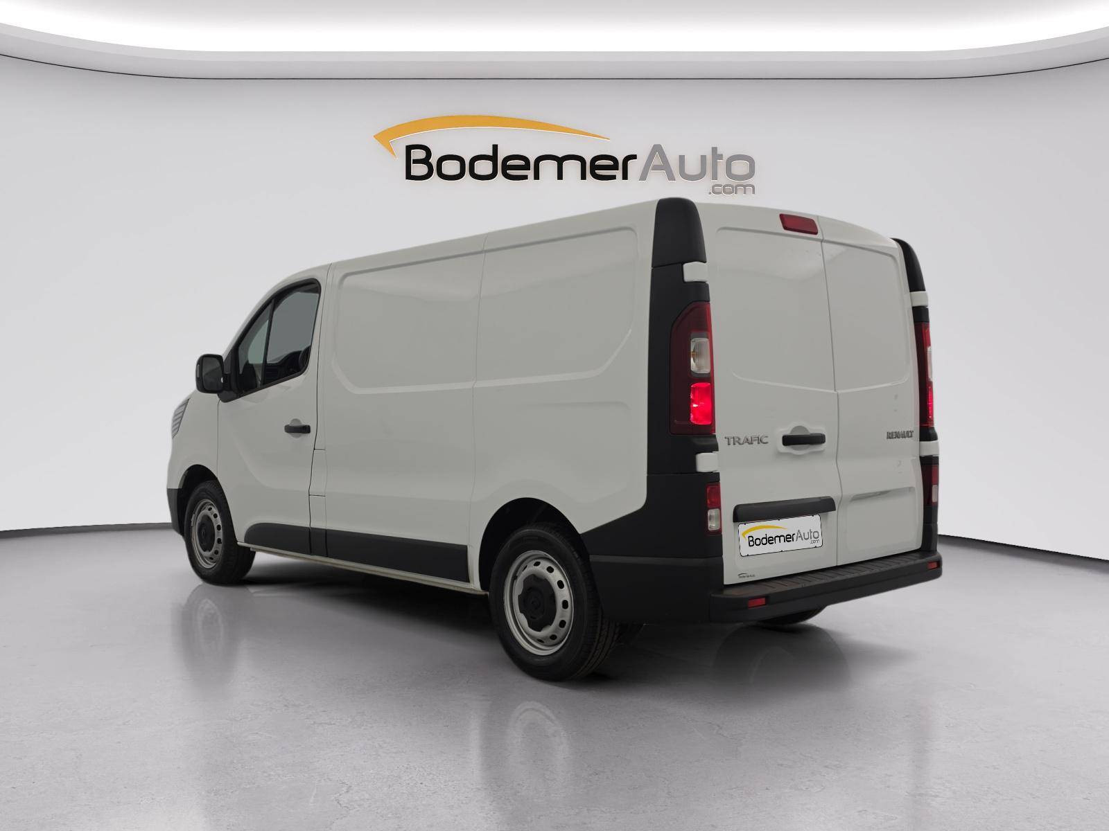 Vente en ligne Renault Trafic 3 Fourgon TRAFIC FGN L1H1 3000 KG BLUE DCI 130 au prix de 21 480 €