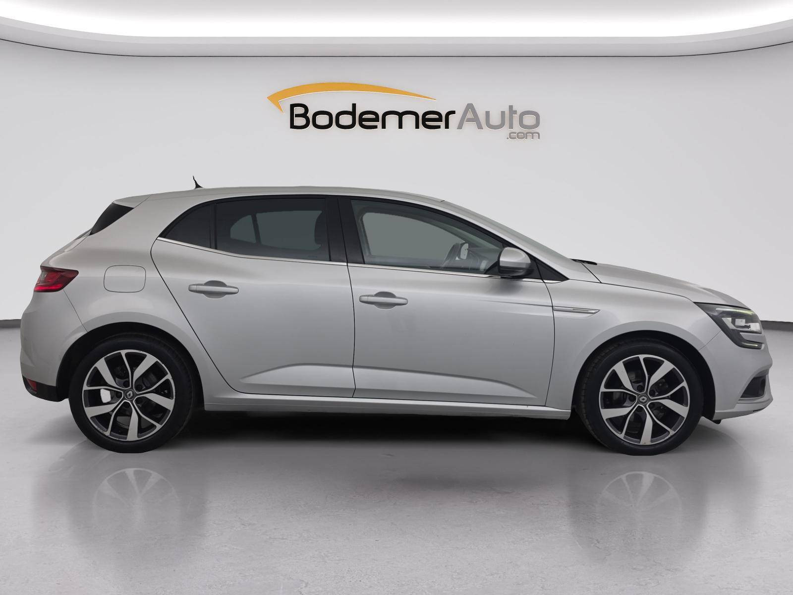 Vente en ligne Renault Megane 4 Mégane IV Berline TCe 130 Energy EDC au prix de 11 900 €