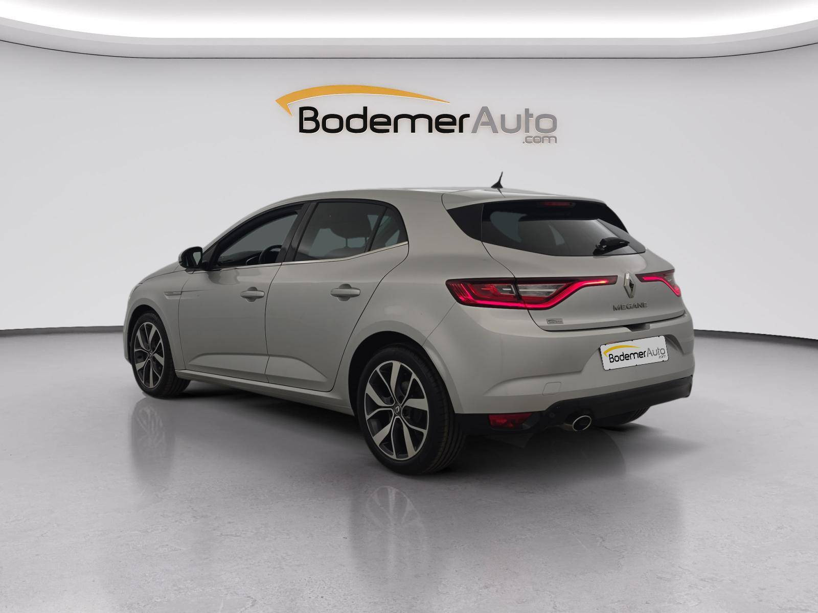 Vente en ligne Renault Megane 4 Mégane IV Berline TCe 130 Energy EDC au prix de 11 900 €