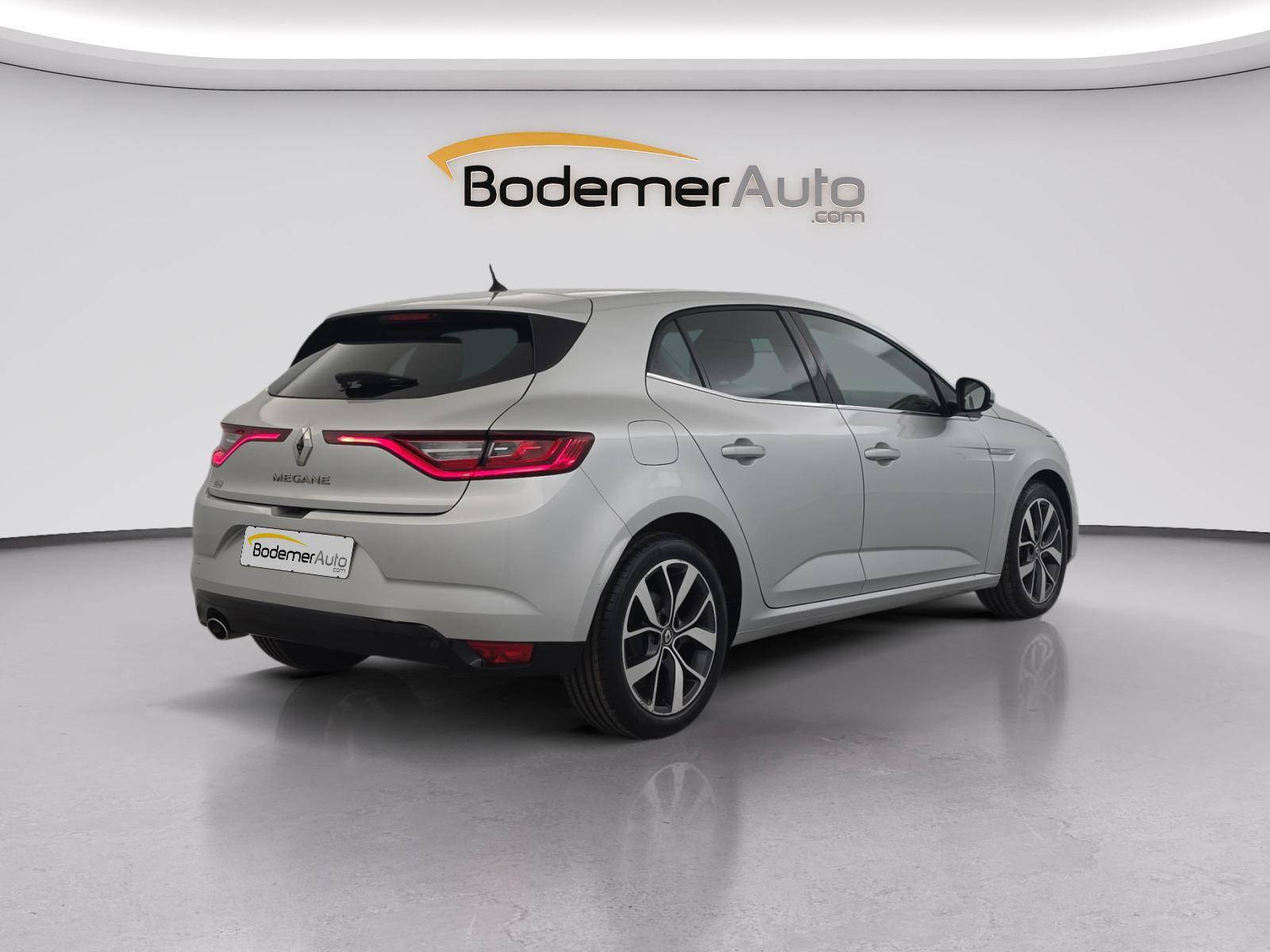 Vente en ligne Renault Megane 4 Mégane IV Berline TCe 130 Energy EDC au prix de 11 900 €
