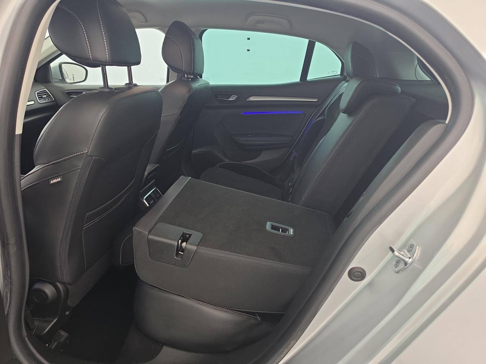 Vente en ligne Renault Megane 4 Mégane IV Berline TCe 130 Energy EDC au prix de 11 900 €
