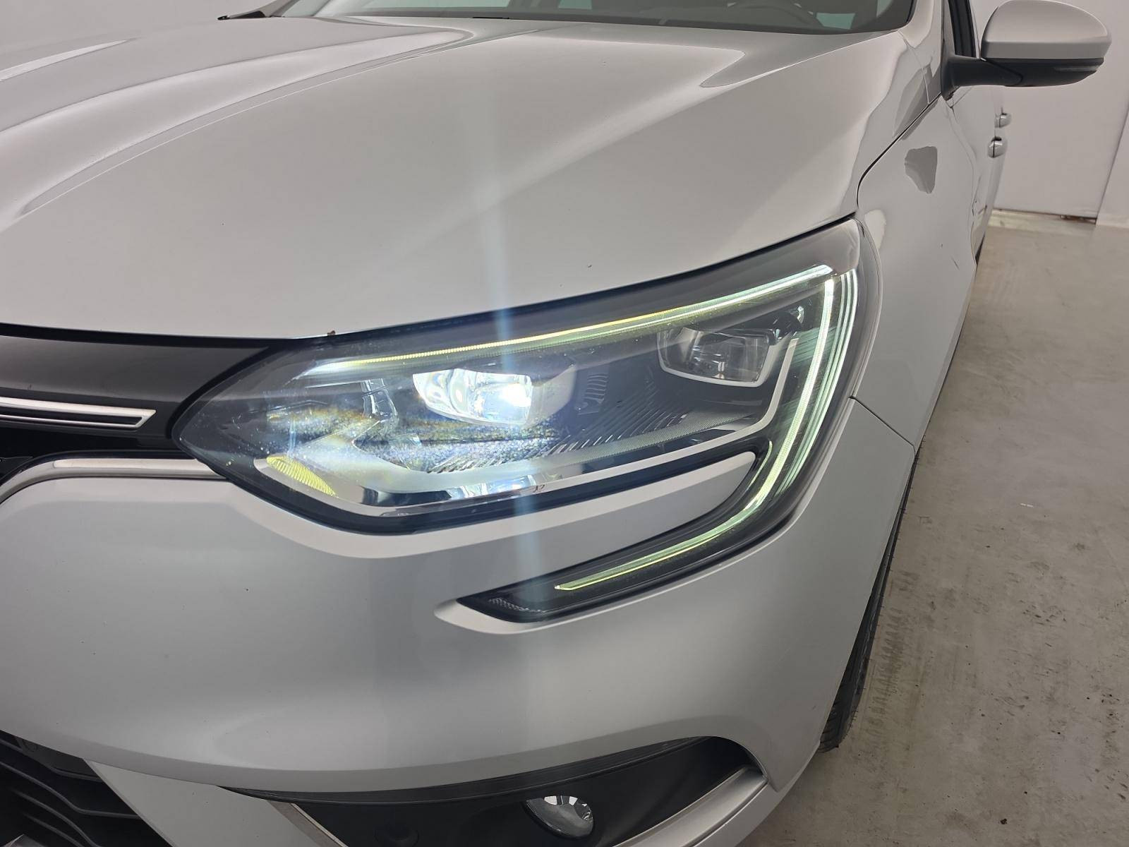 Vente en ligne Renault Megane 4 Mégane IV Berline TCe 130 Energy EDC au prix de 11 900 €
