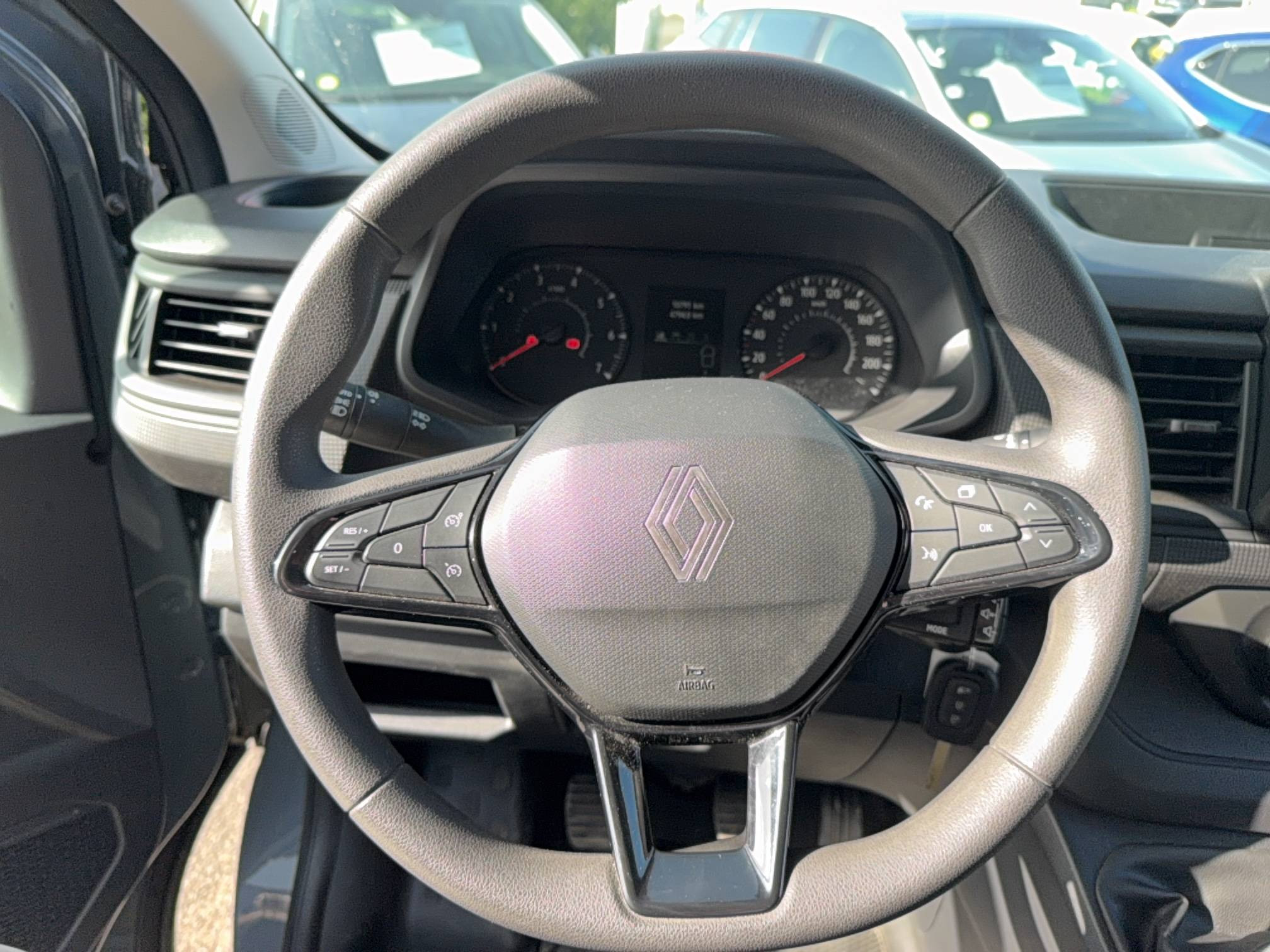 Vente en ligne Renault Trafic 3 Fourgon TRAFIC FG BLUE DCI 150 L2H2 3T GSR2 au prix de 28 790 €