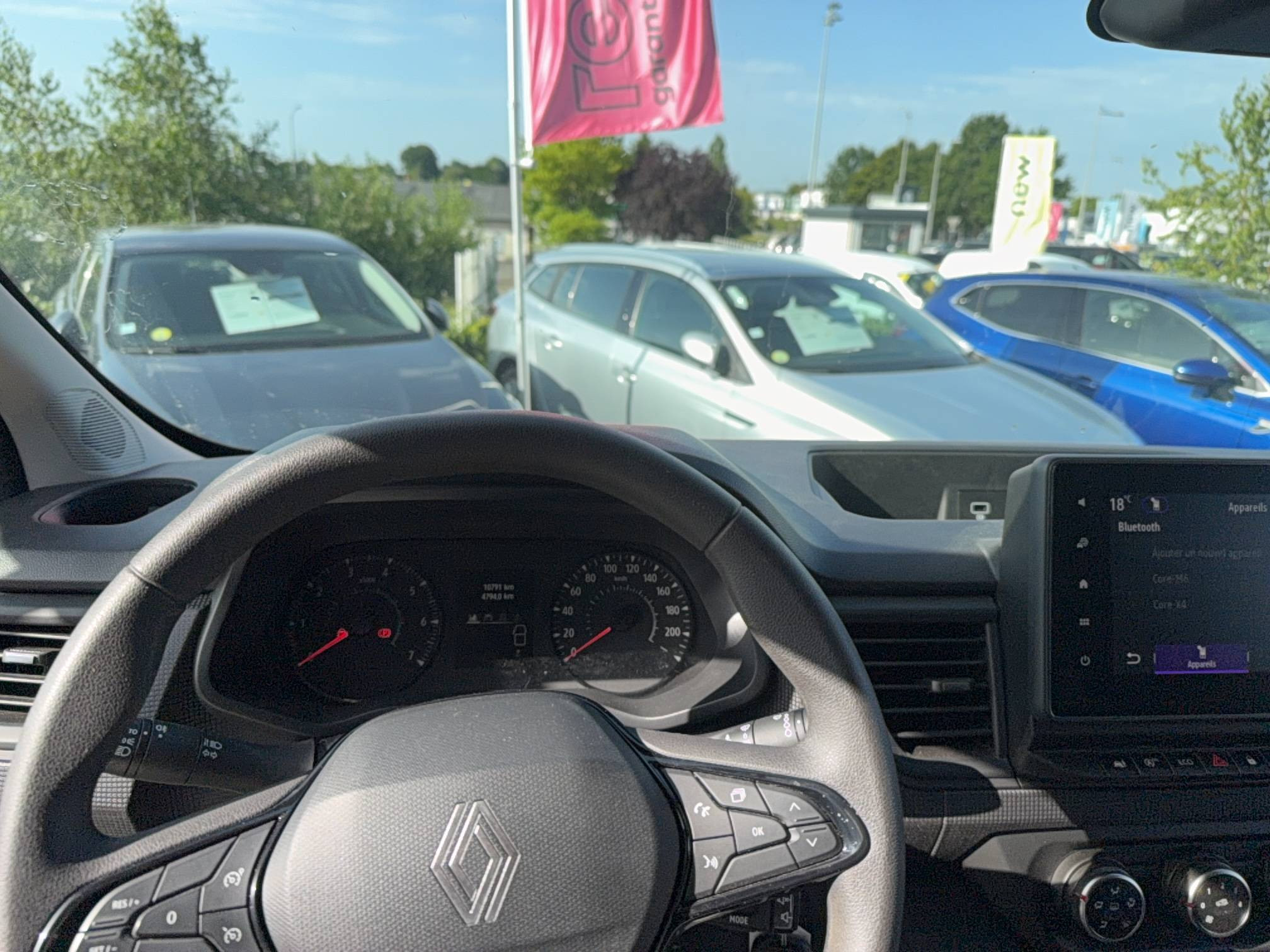 Vente en ligne Renault Trafic 3 Fourgon TRAFIC FG BLUE DCI 150 L2H2 3T GSR2 au prix de 28 790 €