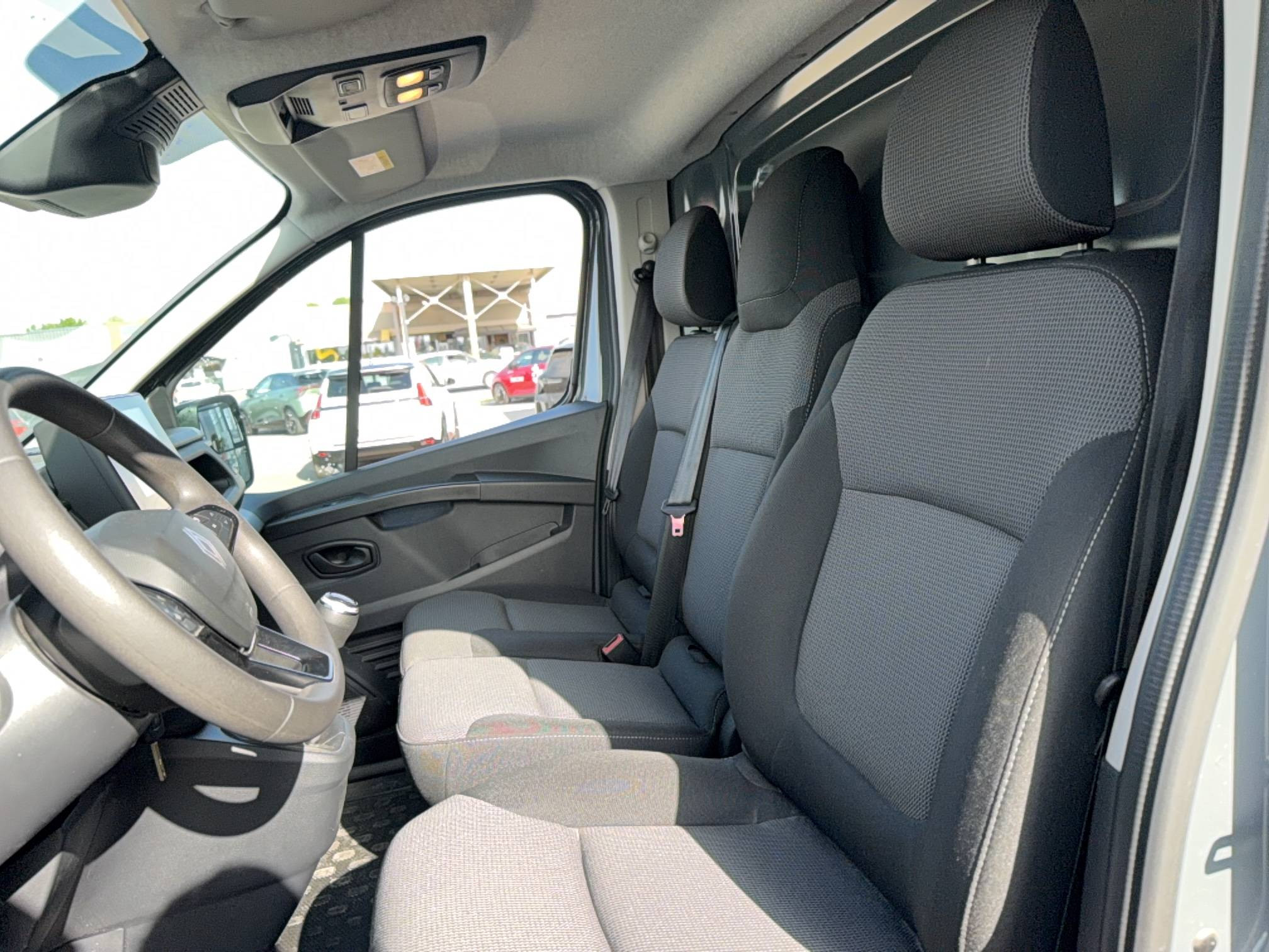 Vente en ligne Renault Trafic 3 Fourgon TRAFIC FG BLUE DCI 150 L2H2 3T GSR2 au prix de 28 790 €